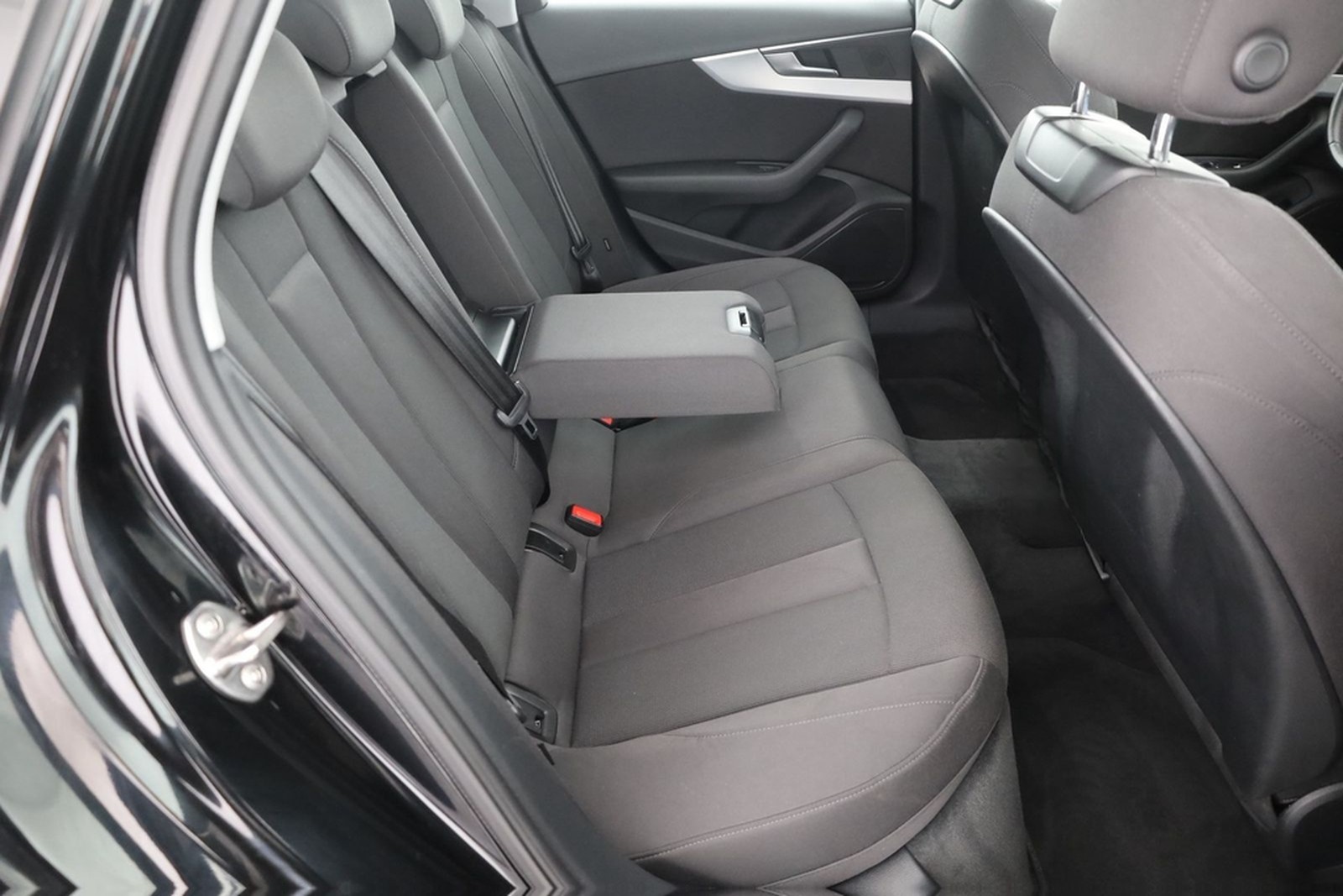 Audi A4 Avant 40 TFSI sport LED Navi Standheizung ACC foto 25