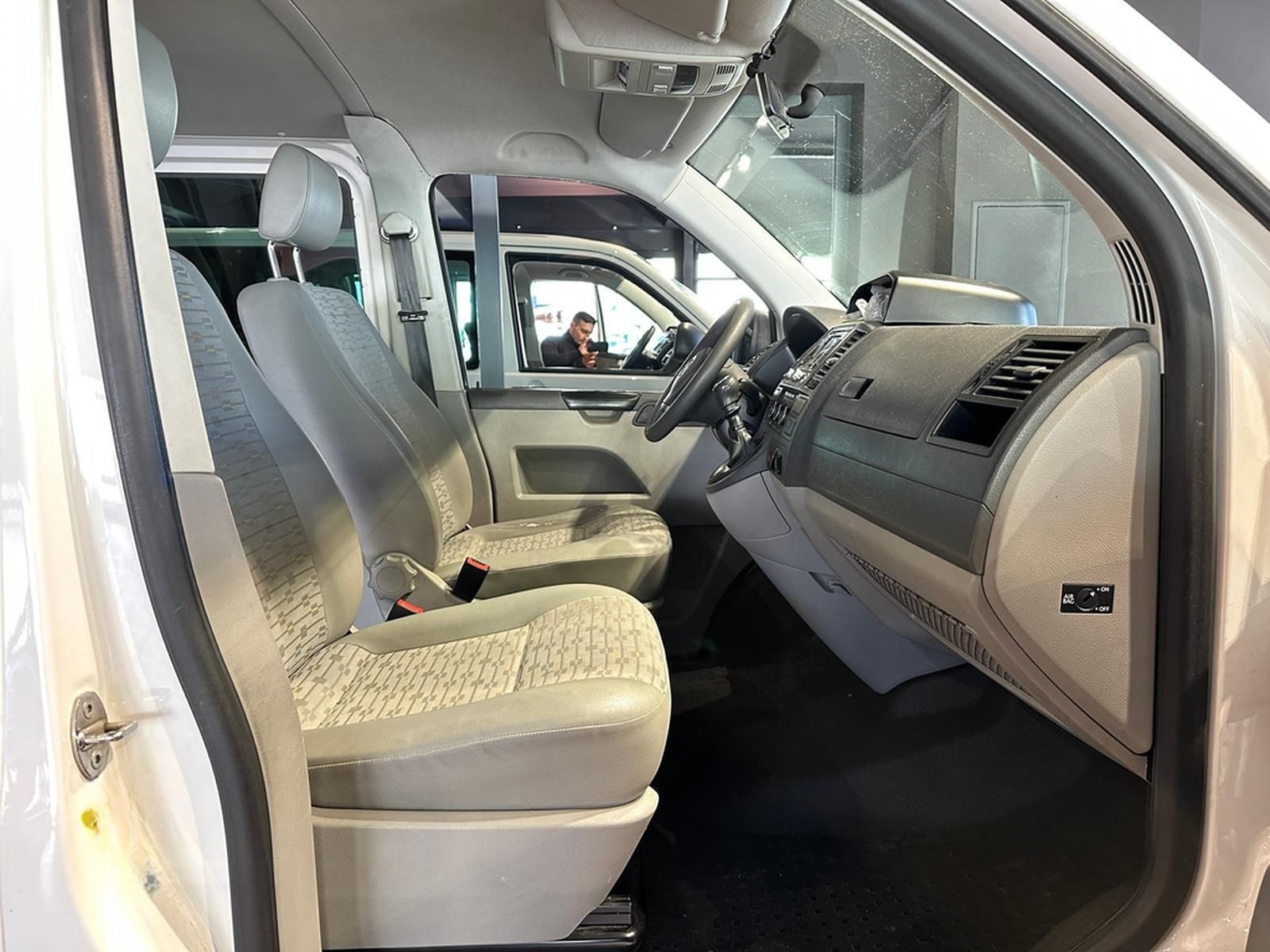 Volkswagen T5 4MOTION KURZ 9SITZER KLIMA STANDHZ BUNDESWEHR foto 11