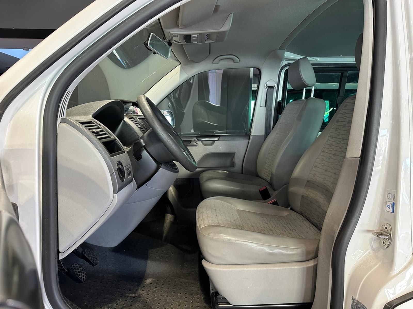 Volkswagen T5 4MOTION KURZ 9SITZER KLIMA STANDHZ BUNDESWEHR foto 13