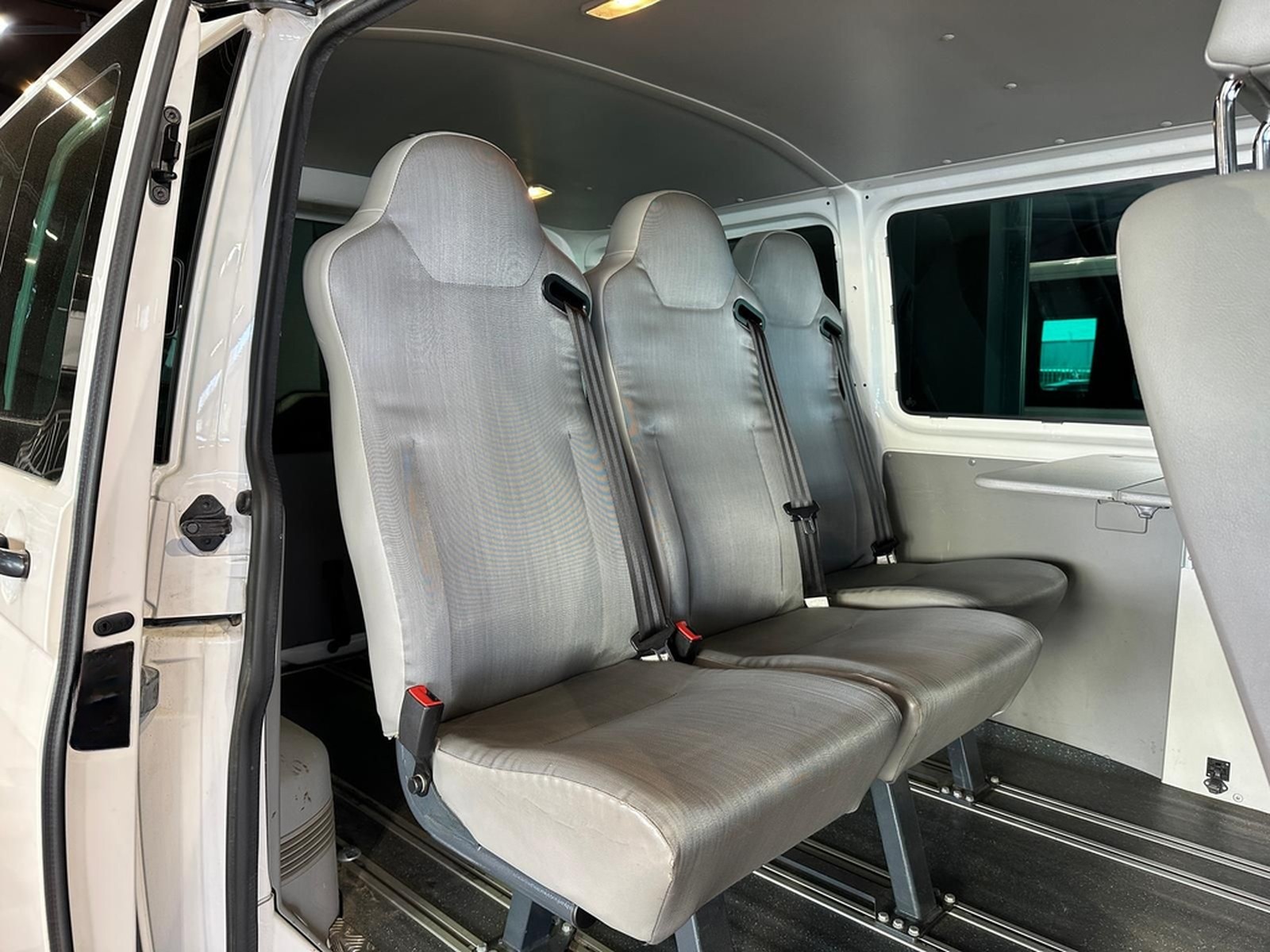 Volkswagen T5 4MOTION KURZ 9SITZER KLIMA STANDHZ BUNDESWEHR foto 3