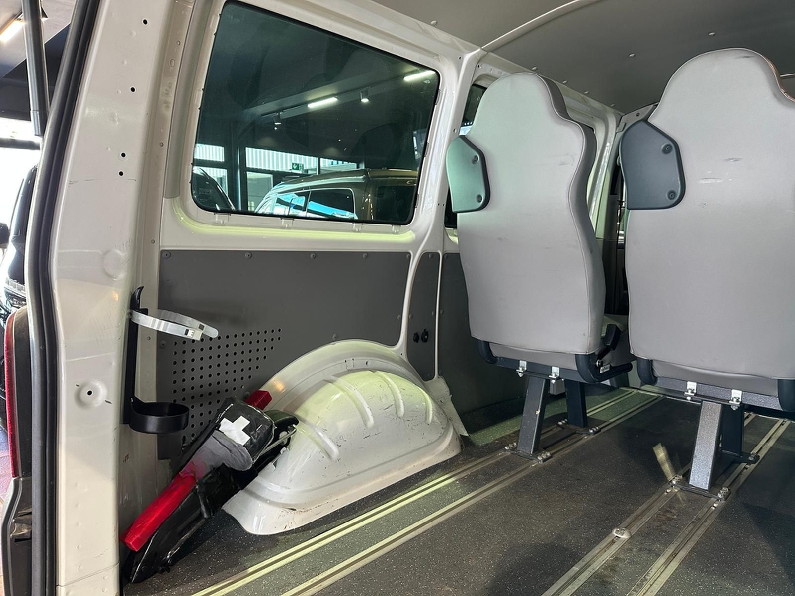 Volkswagen T5 4MOTION KURZ 9SITZER KLIMA STANDHZ BUNDESWEHR foto 24