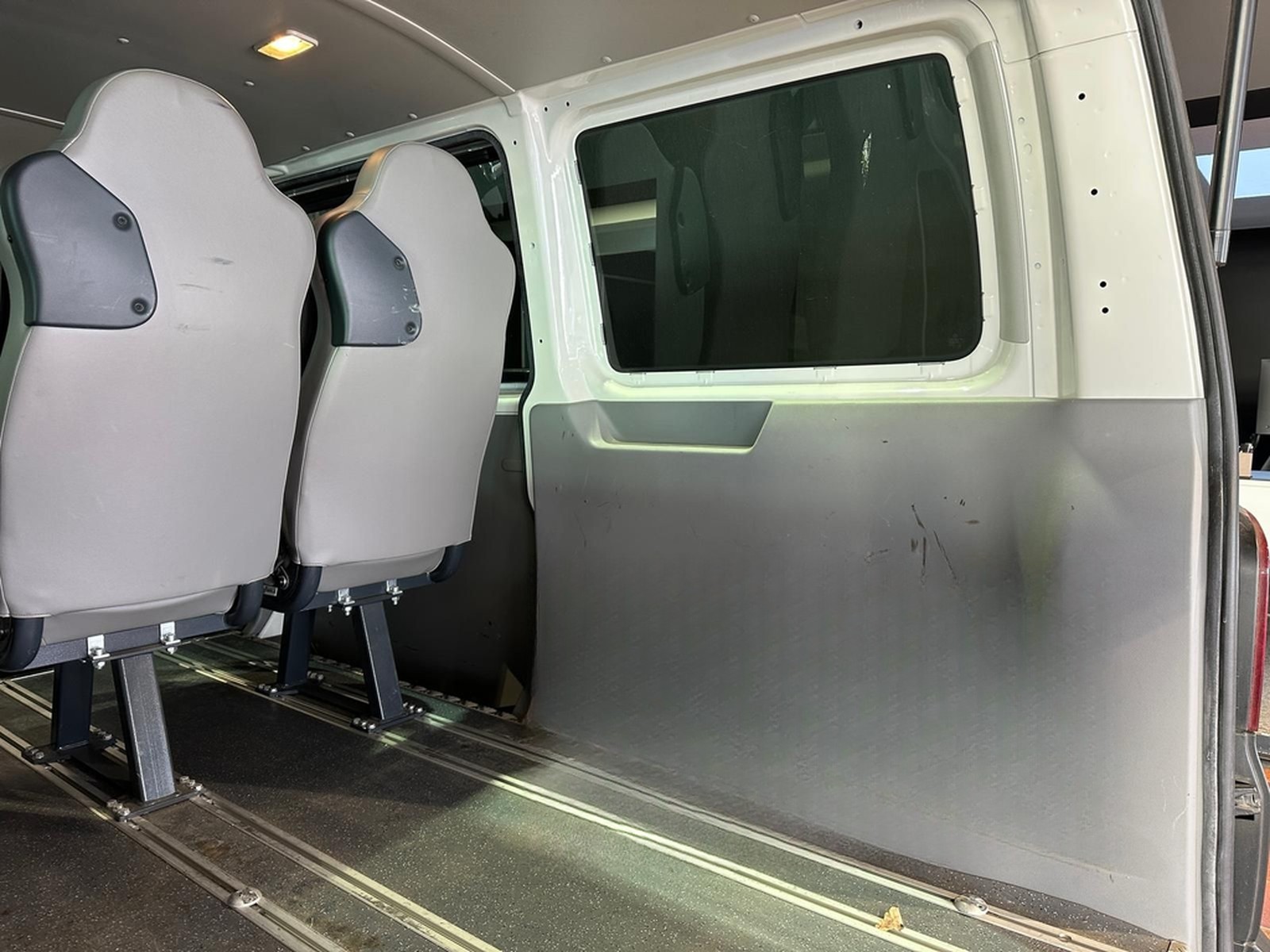 Volkswagen T5 4MOTION KURZ 9SITZER KLIMA STANDHZ BUNDESWEHR foto 25
