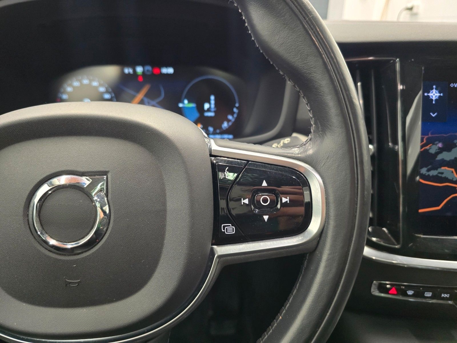 Volvo V60 T6 AWD Inscription /Pano/Leder/Lane/AHK/Cam foto 18