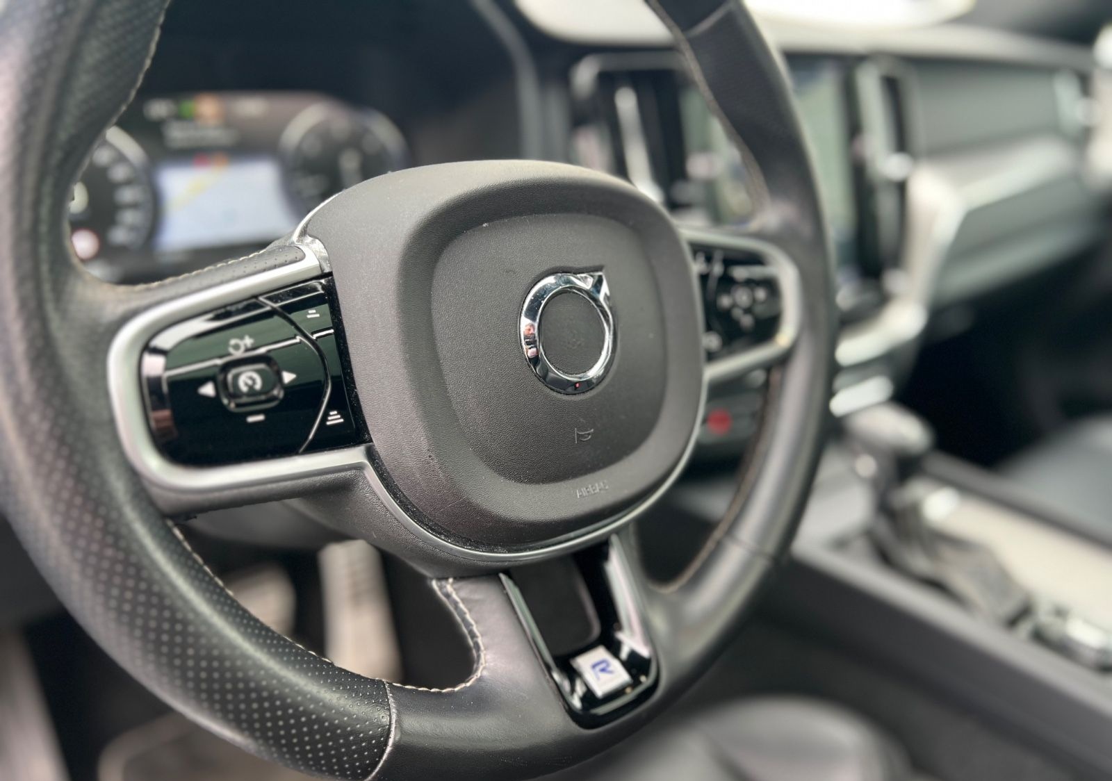 Volvo XC60 R-Design AWD*LED*AHK*ACC*CAR-PLAY*H&K SOUND foto 11