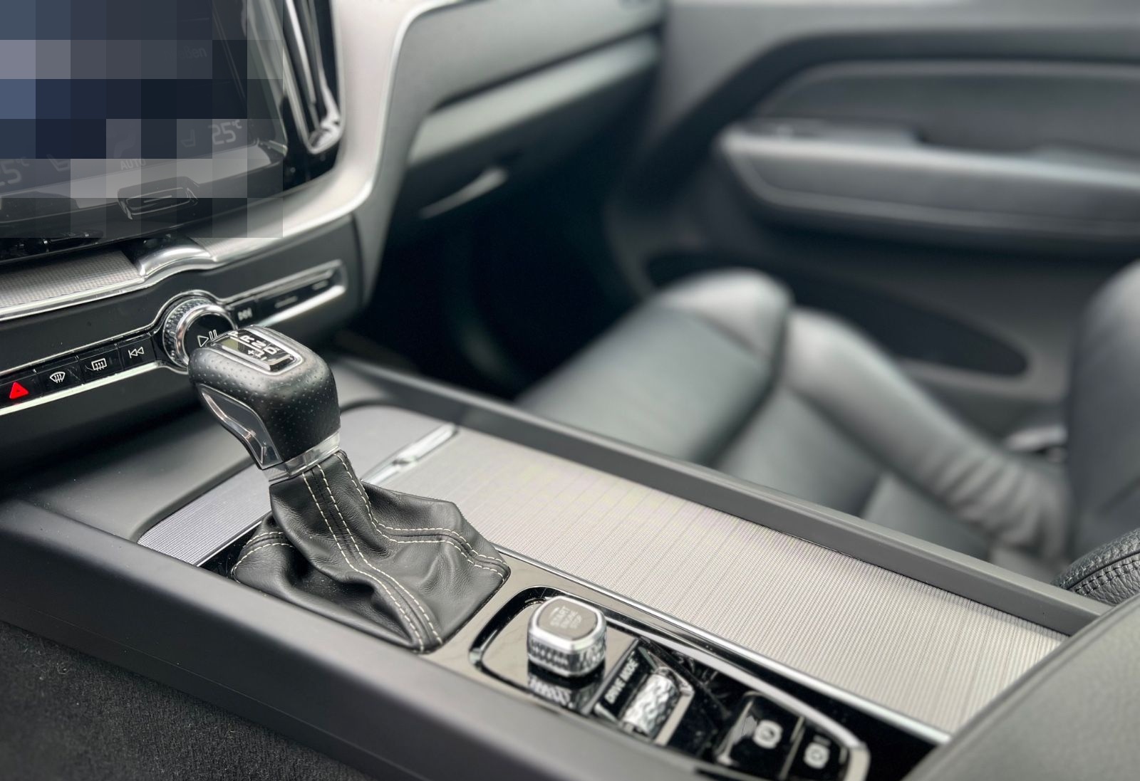 Volvo XC60 R-Design AWD*LED*AHK*ACC*CAR-PLAY*H&K SOUND foto 13