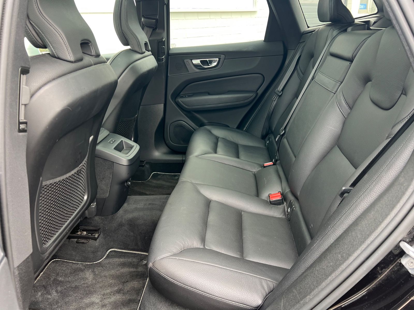 Volvo XC60 R-Design AWD*LED*AHK*ACC*CAR-PLAY*H&K SOUND foto 16