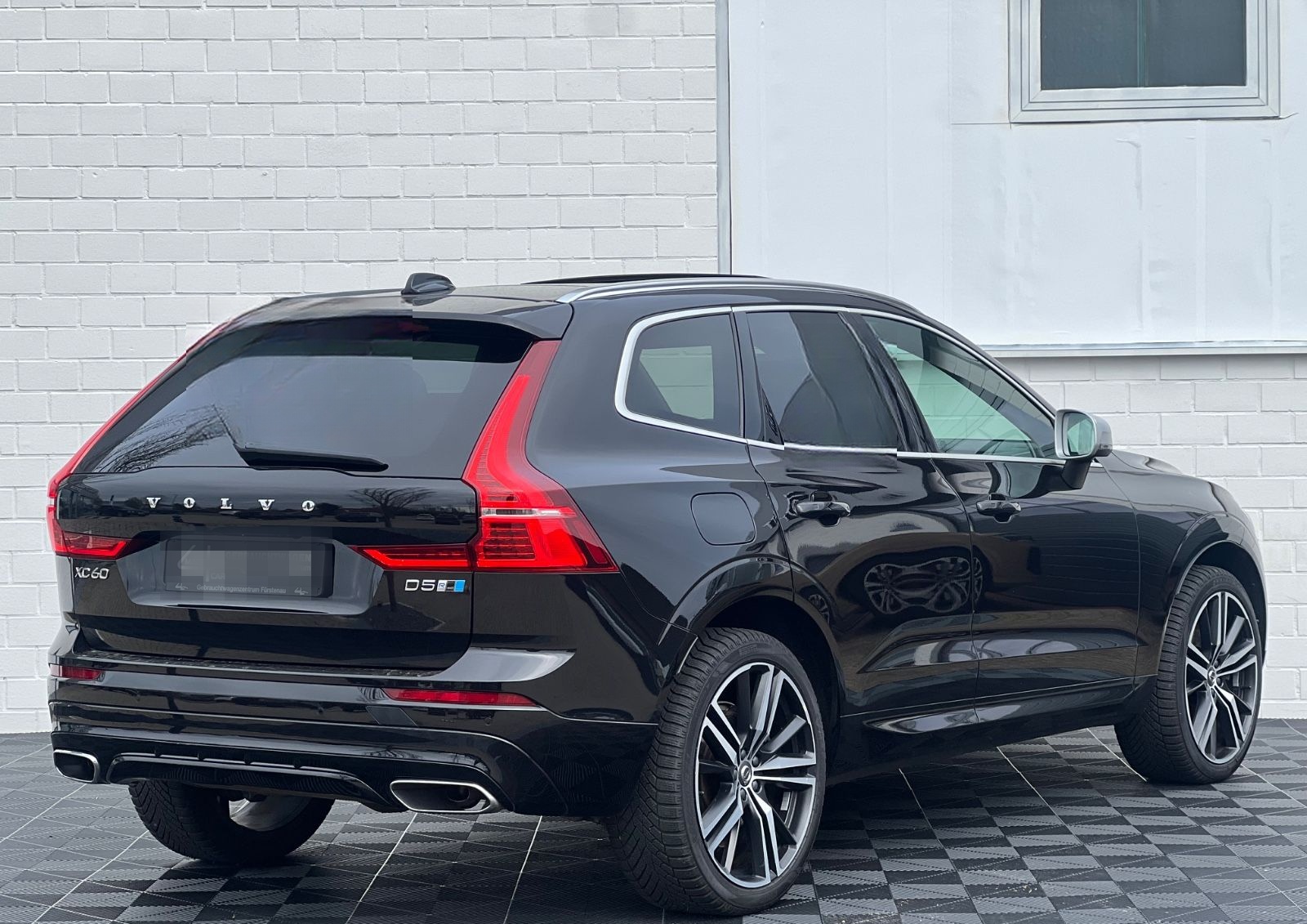 Volvo XC60 R-Design AWD*LED*AHK*ACC*CAR-PLAY*H&K SOUND foto 4