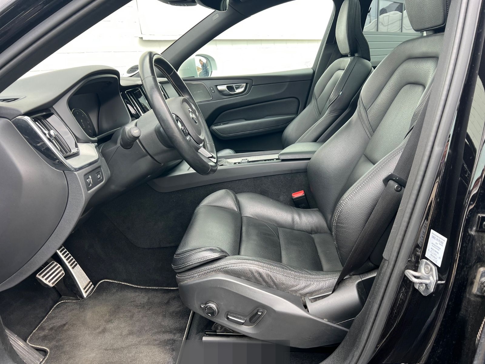 Volvo XC60 R-Design AWD*LED*AHK*ACC*CAR-PLAY*H&K SOUND foto 8