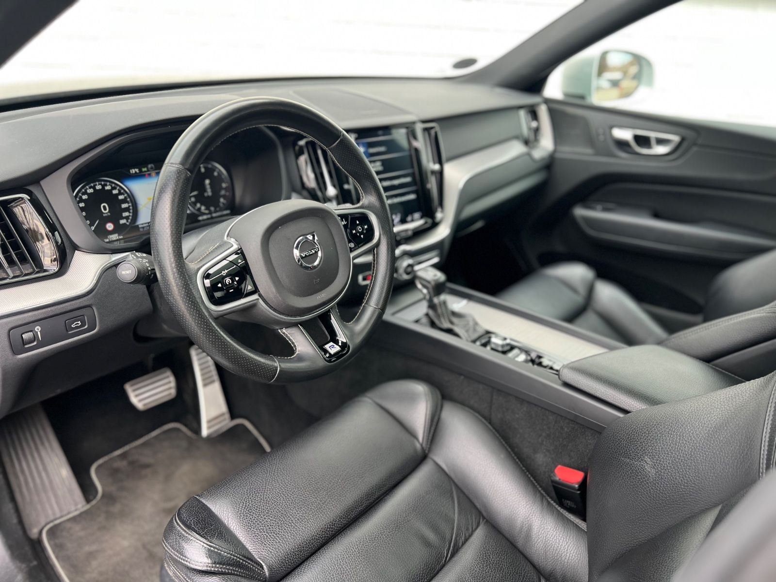 Volvo XC60 R-Design AWD*LED*AHK*ACC*CAR-PLAY*H&K SOUND foto 9