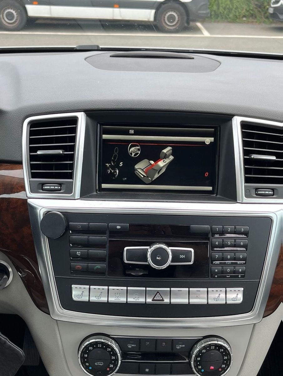 Mercedes-Benz Mercedes ML350 AMG/DIS/Massage/Schiebedach... foto 9