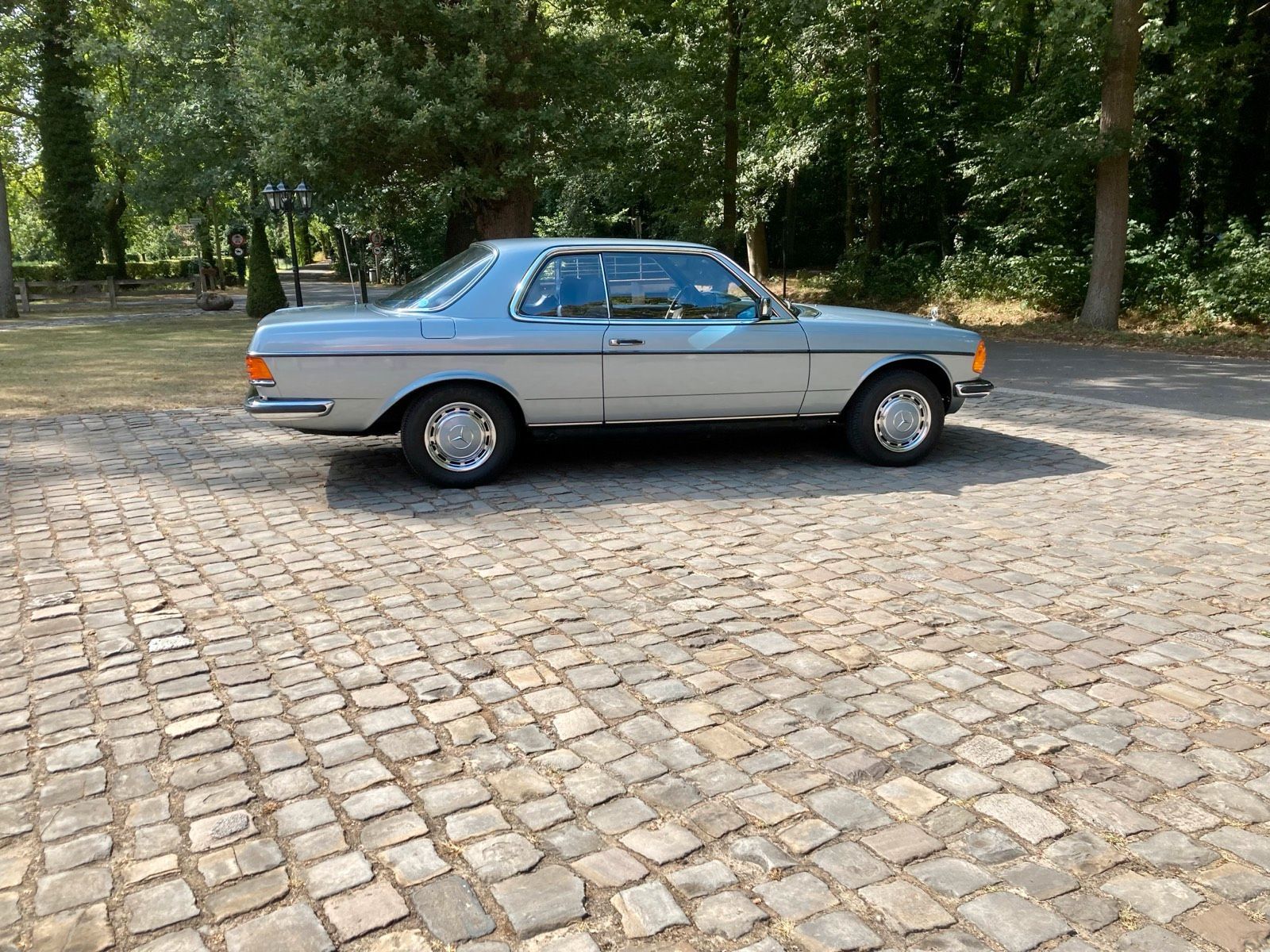 Mercedes-Benz Mercedes 230 CE / W123 Coupe foto 2