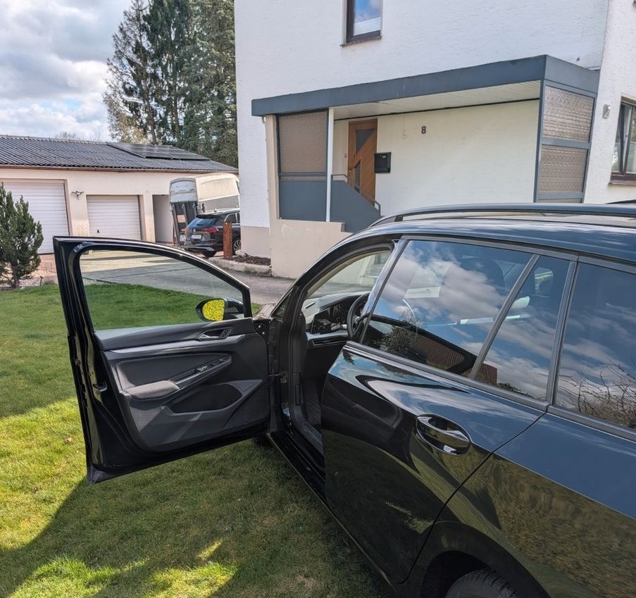Volkswagen Golf 2.0 TDI SCR DSG Life Variant Life foto 8