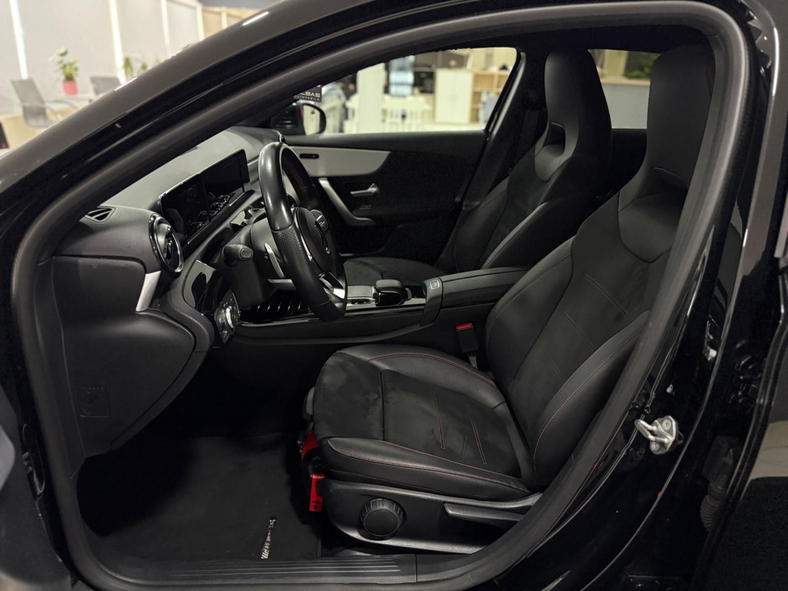 Mercedes-Benz A 200 7G AMG-LINE*RÜCKFAHRKAMERA*LED*SPURH*MBUX* foto 17