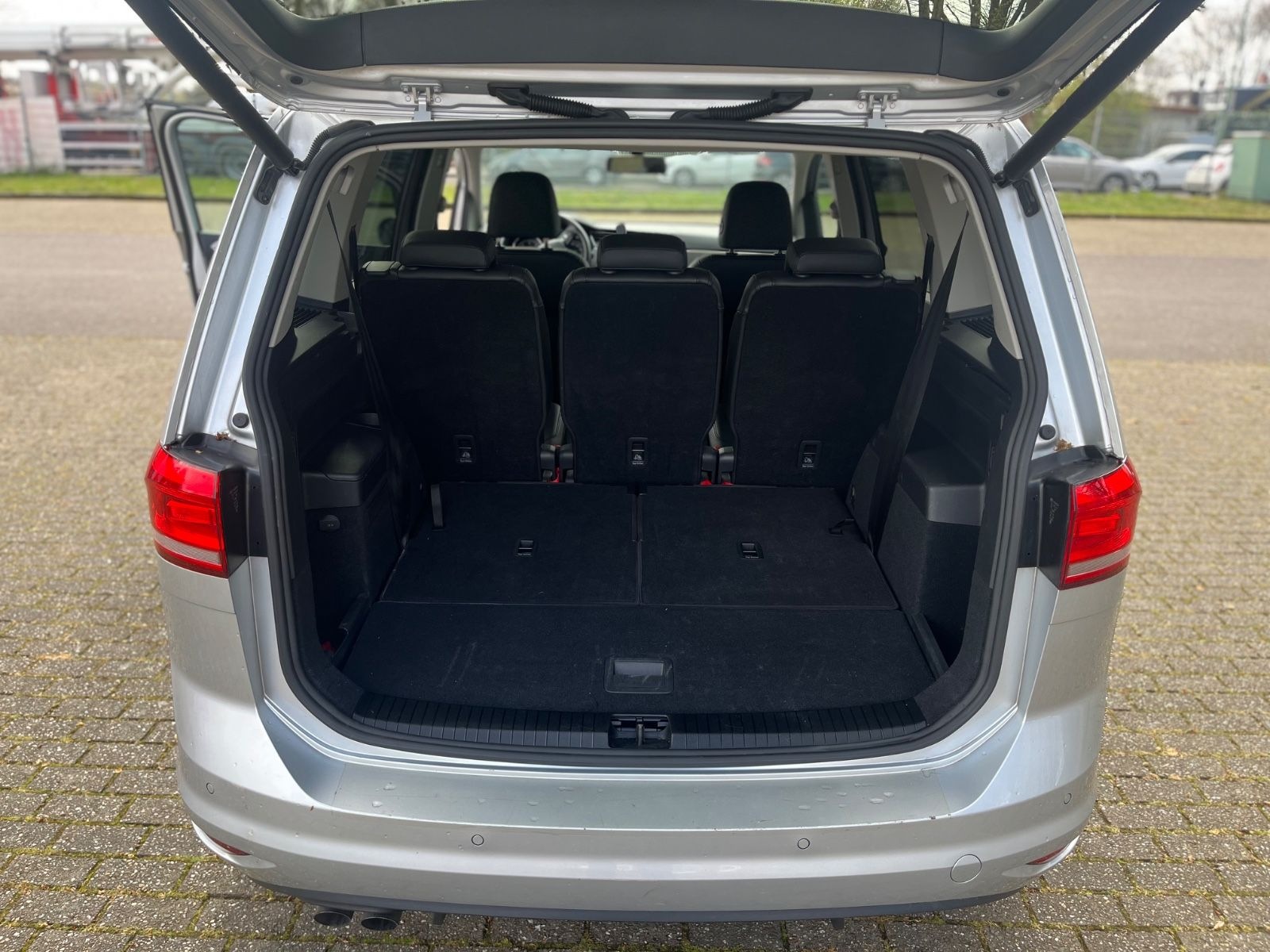 Volkswagen Touran 2.0 TDI DSG Automatik 7-Sitzer foto 15