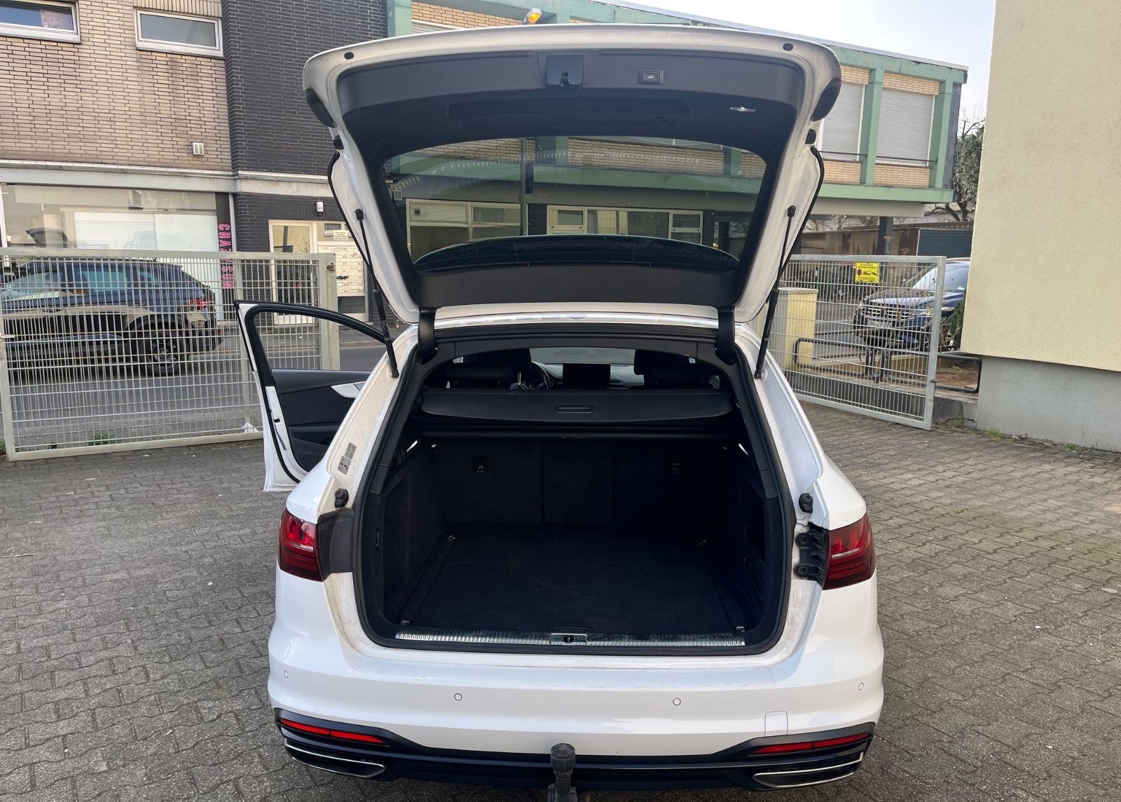 Audi A4 35TDI-S LINE-AUT-NAVI-LEDER-LED-AHK-KAMERA-1H foto 9