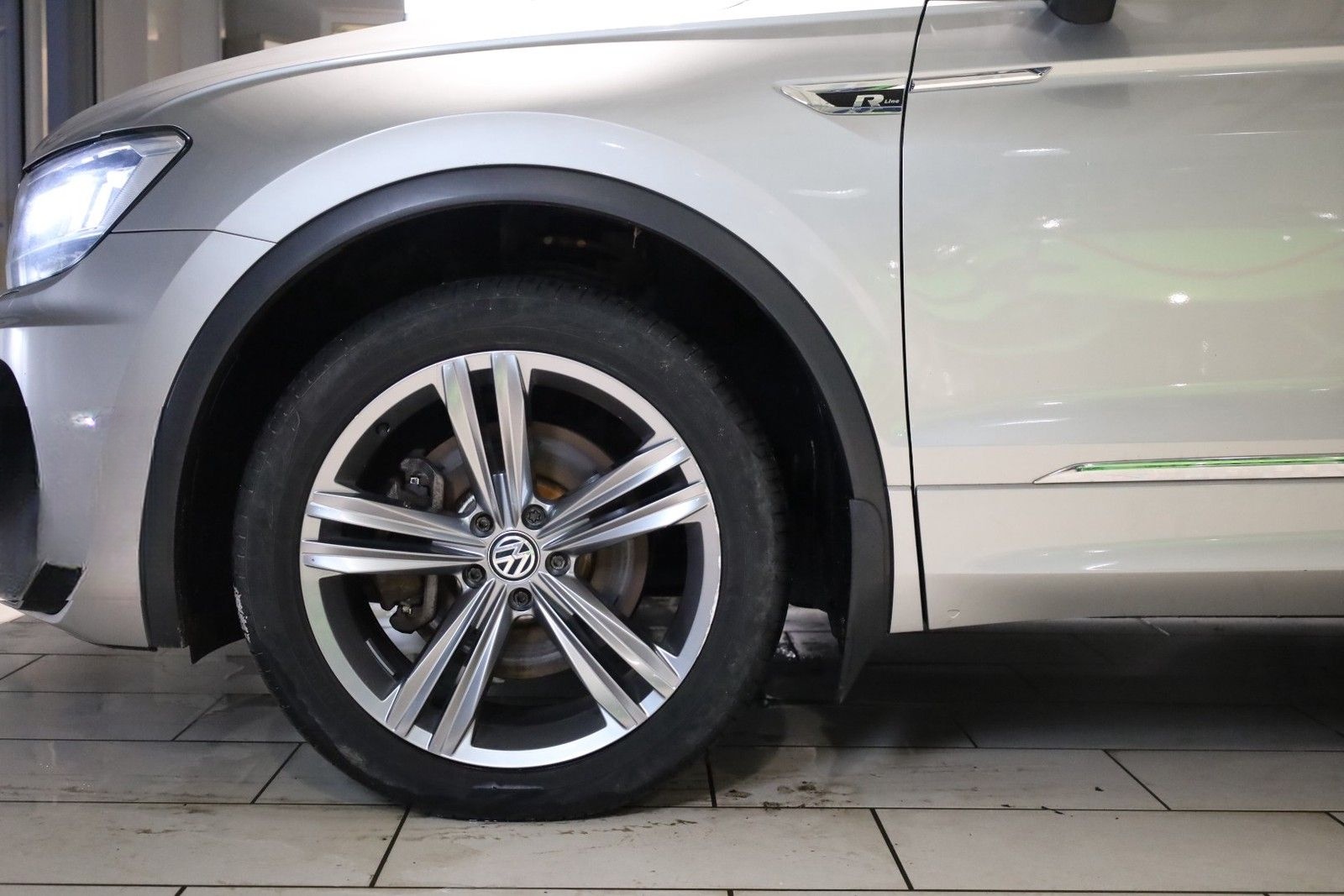 Volkswagen Tiguan R-LINE 4Motion foto 3