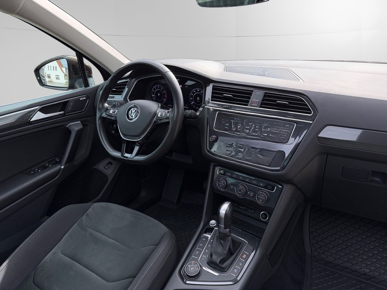 Volkswagen TIGUAN, HEADUP, PANO, AHK, VIRTUAL, STANDHEIZUNG foto 19