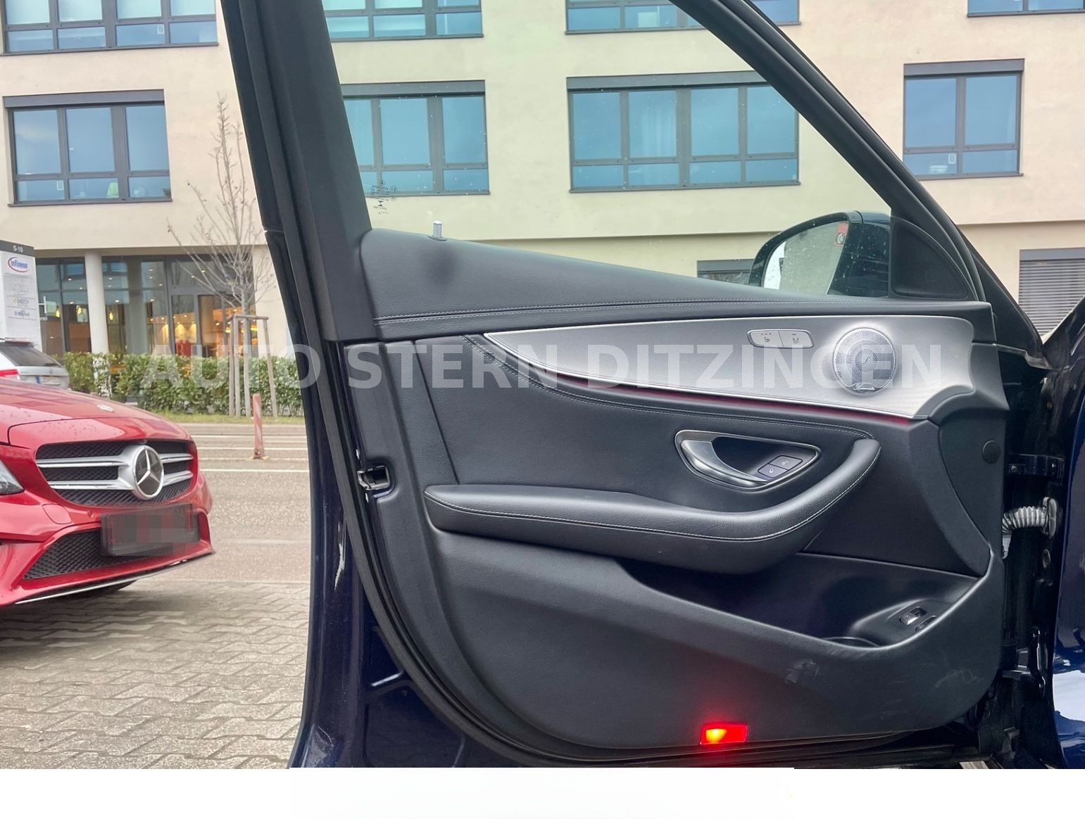 Mercedes-Benz E 220 d T-Modell AMG Line LED Navi AHK Burmester foto 13