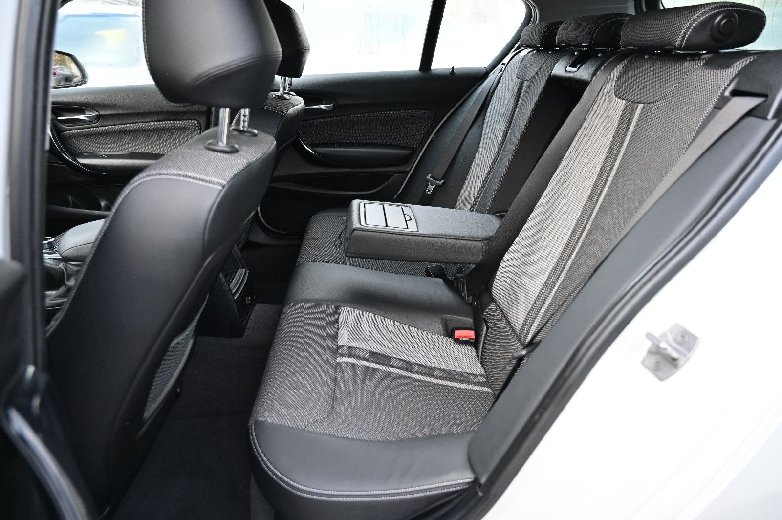 BMW 118 i Urban Line Leder Navi 1.Hd LED foto 19