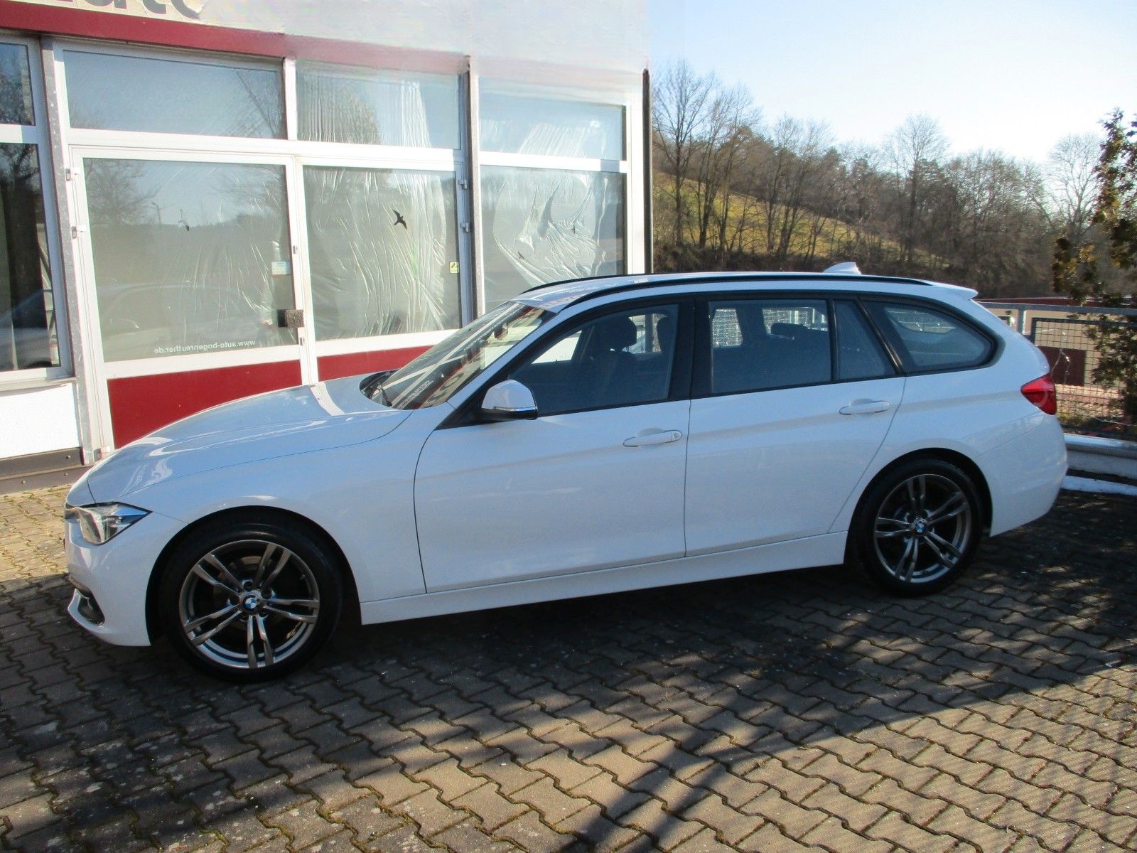 BMW 320i Touring Sport Line+AHK+Navi+LED+gepflegt foto 2