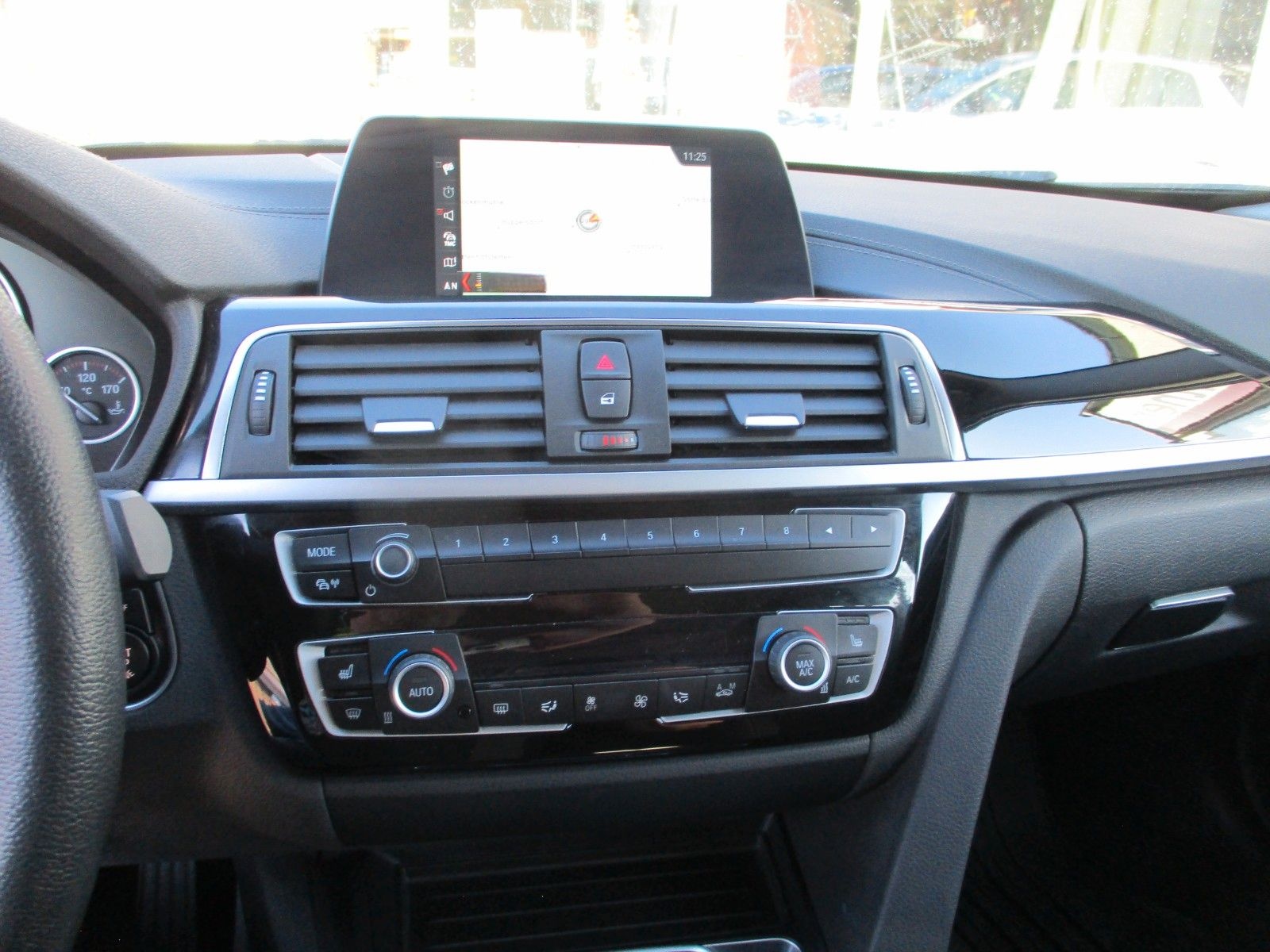 BMW 320i Touring Sport Line+AHK+Navi+LED+gepflegt foto 14