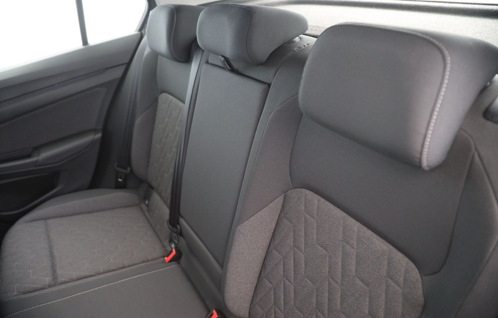 Volkswagen Golf VIII 1.5 TSI DSG Life | AHK | LED | SITZH. foto 13
