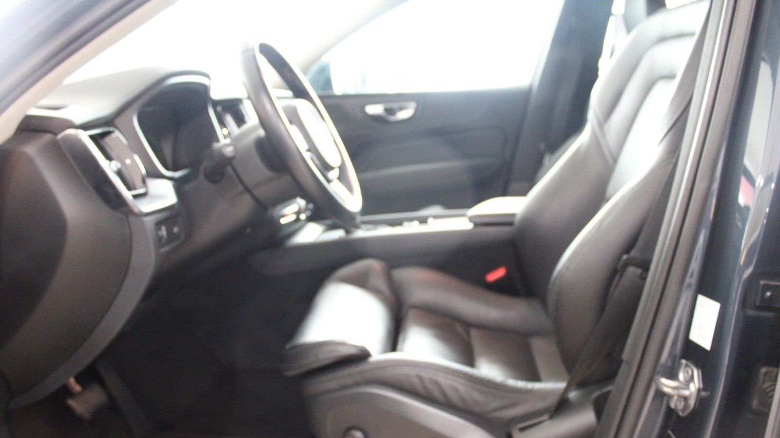 Volvo XC60 D4 Geartronic Momentum Pro IntelliSafe PRO- foto 12