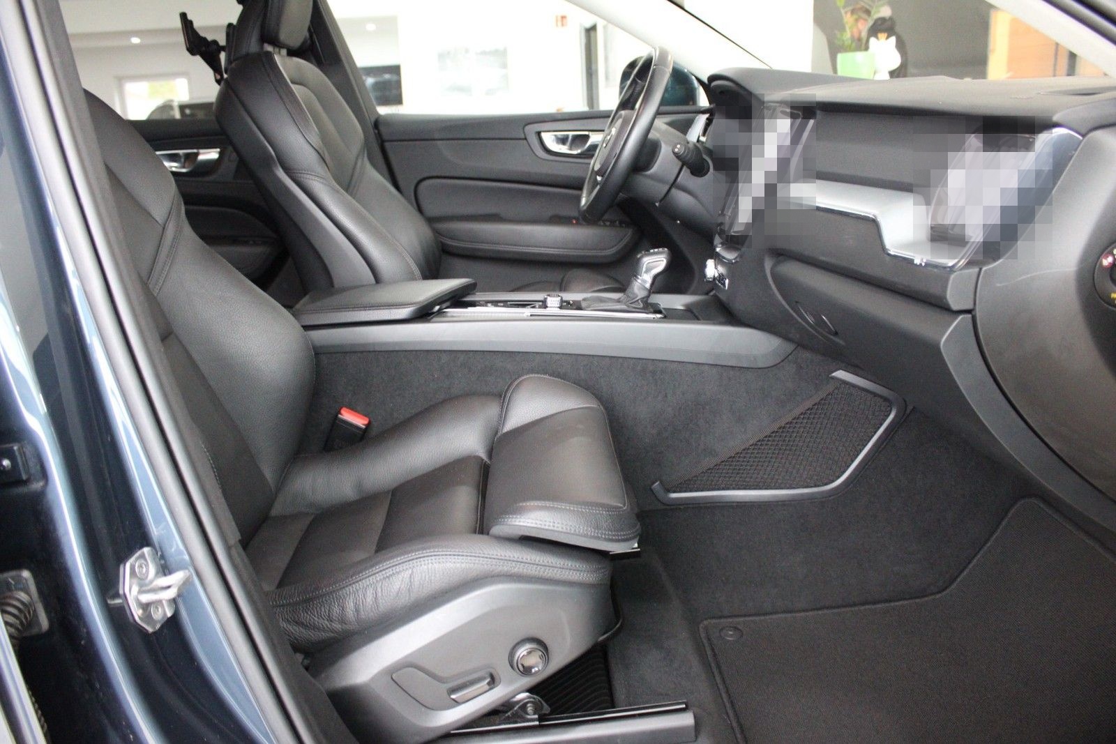 Volvo XC60 D4 Geartronic Momentum Pro IntelliSafe PRO- foto 13