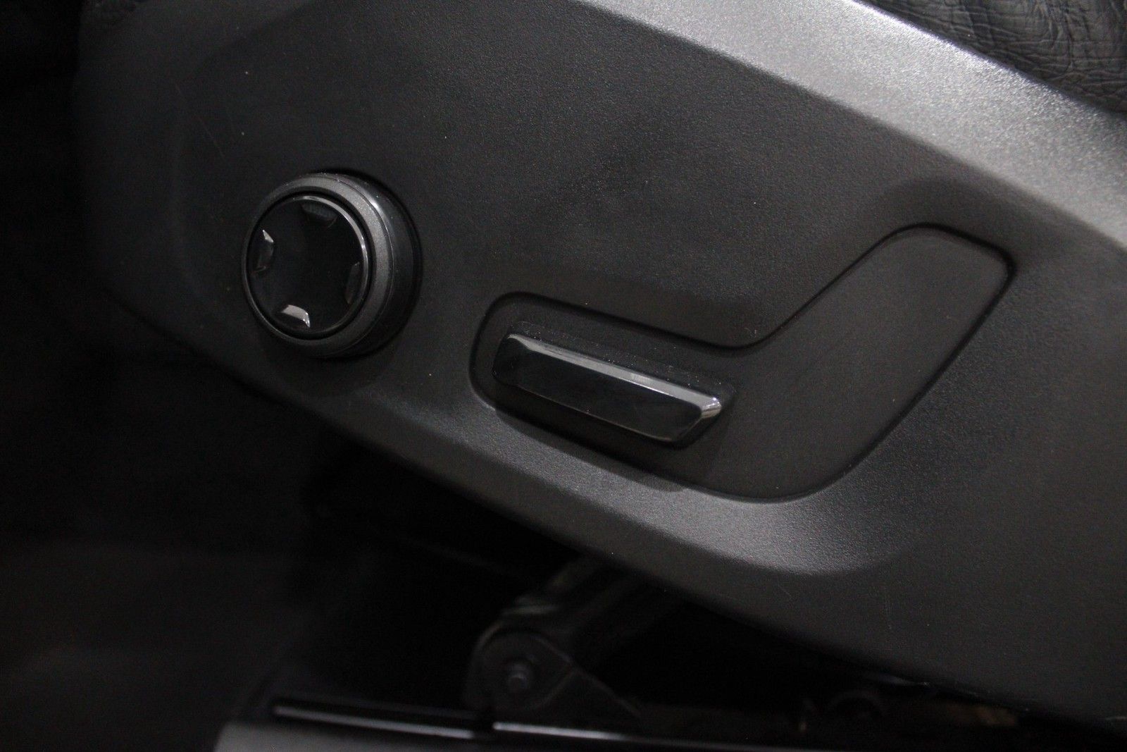 Volvo XC60 D4 Geartronic Momentum Pro IntelliSafe PRO- foto 17