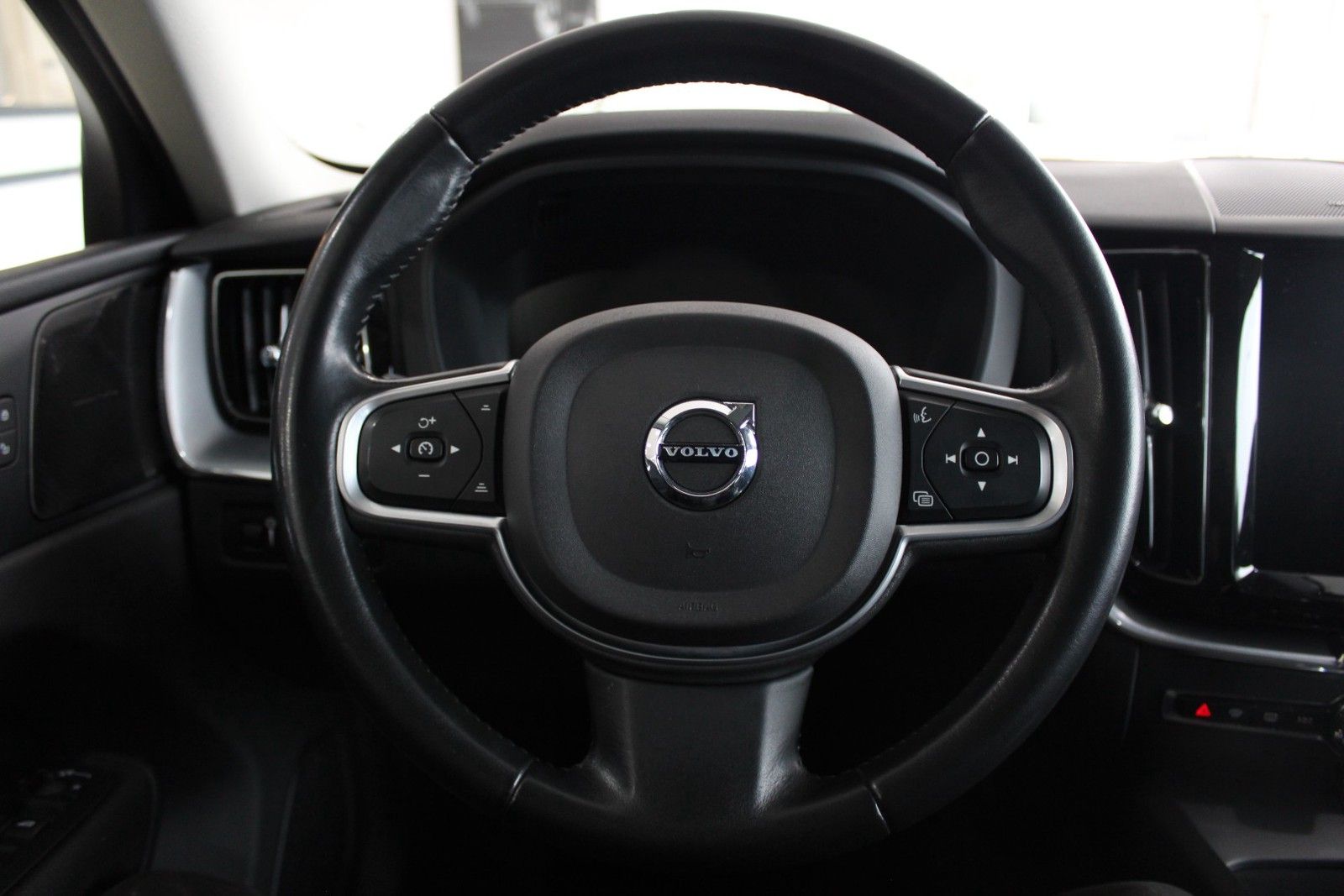 Volvo XC60 D4 Geartronic Momentum Pro IntelliSafe PRO- foto 19