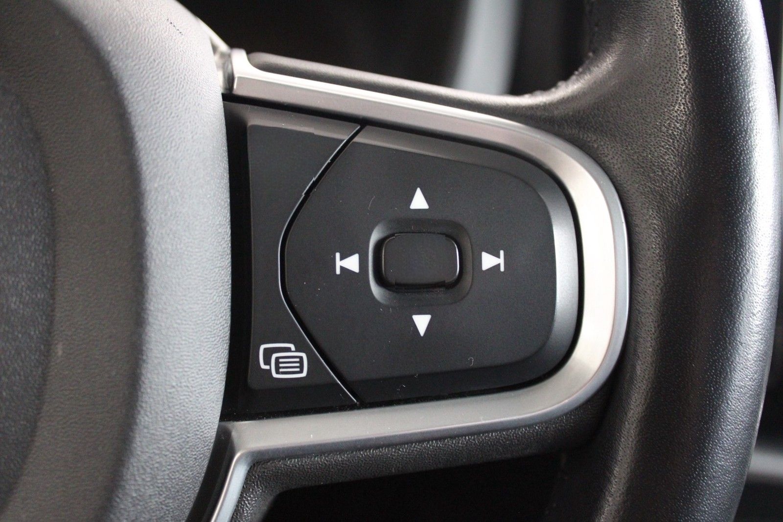 Volvo XC60 D4 Geartronic Momentum Pro IntelliSafe PRO- foto 22