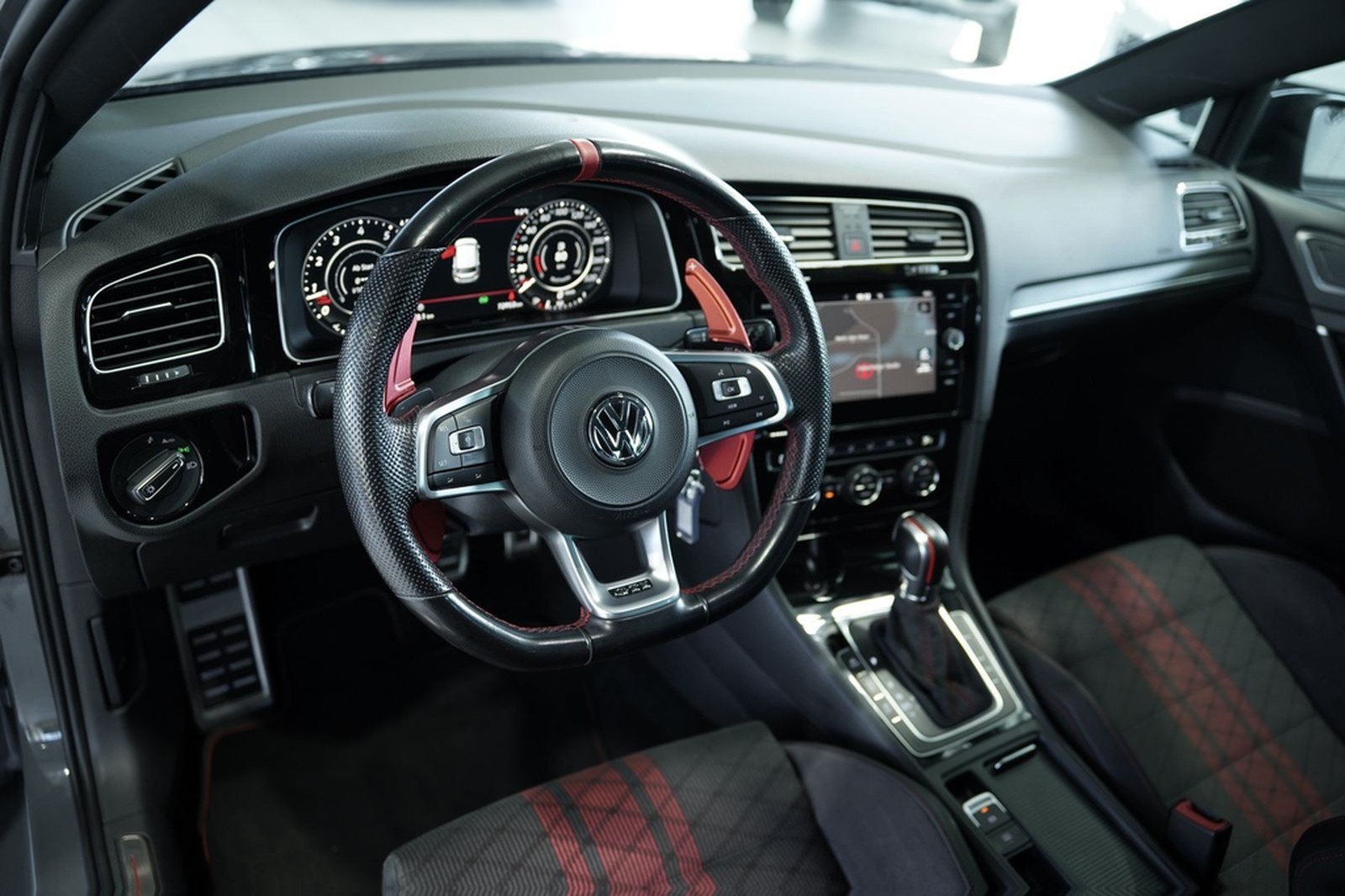 Volkswagen Golf GTI TCR DSG *Akrapovic *Virtual *ACC *Kam foto 28