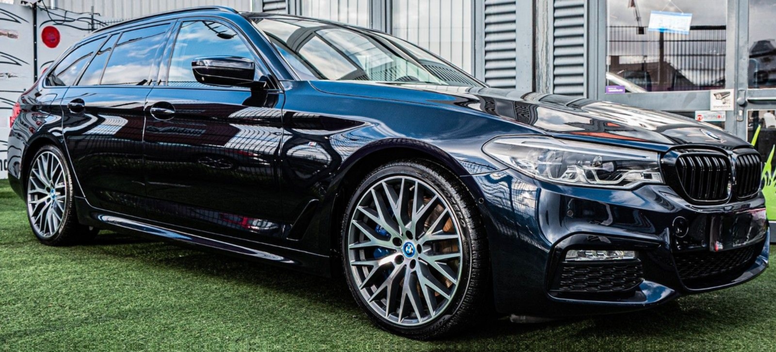 BMW 540 d Touring xDrive M-SPORT|KEYL|360°|AMBI|DISP foto 2