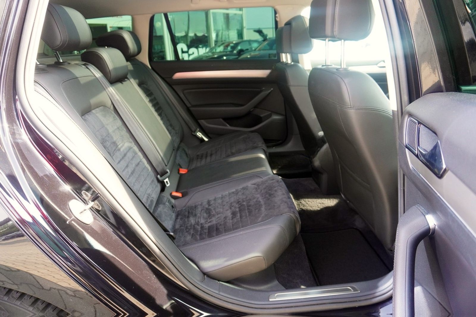 Volkswagen Passat Variant 1.8 TSI DSG Highline LED Navi AHK foto 13