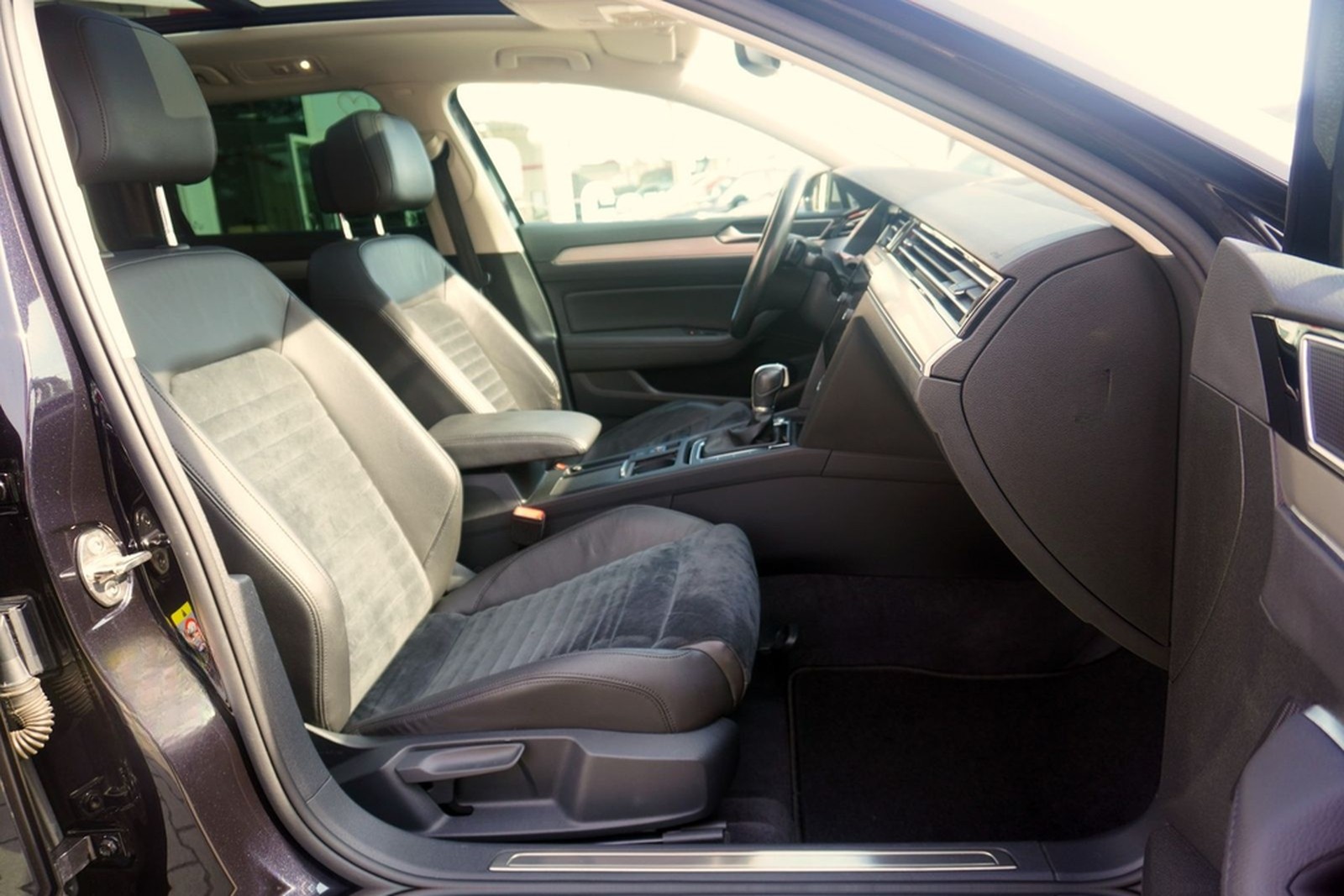 Volkswagen Passat Variant 1.8 TSI DSG Highline LED Navi AHK foto 14