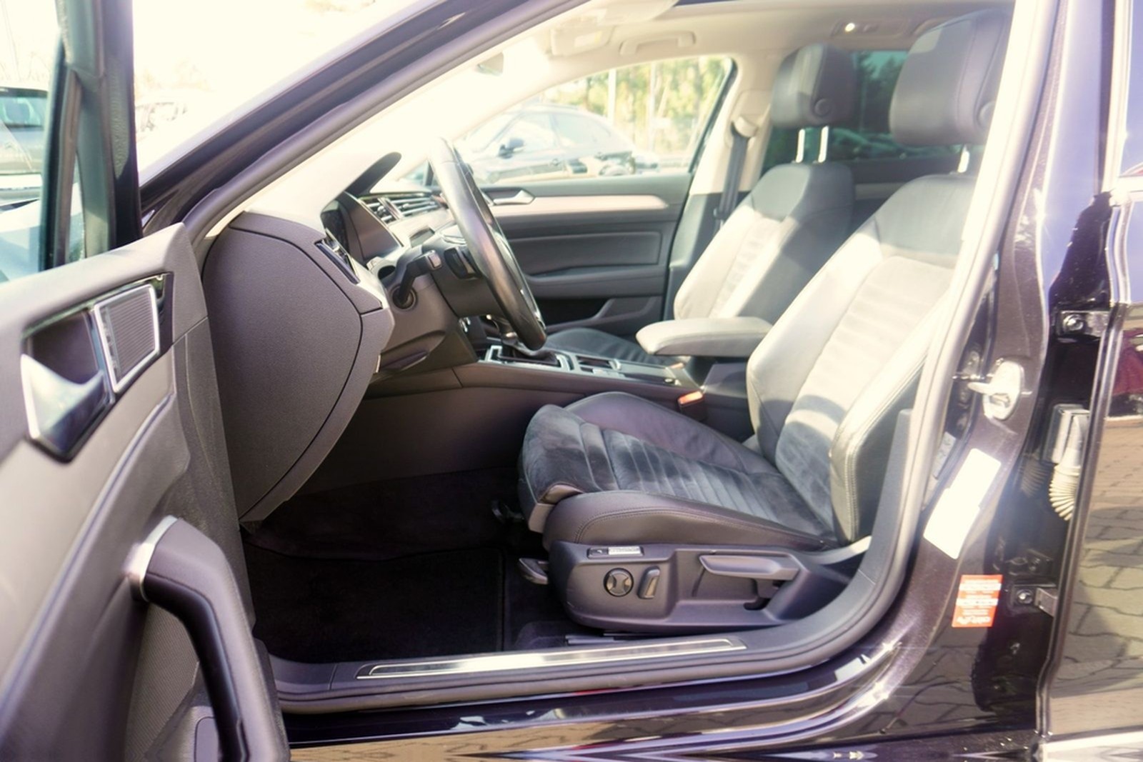 Volkswagen Passat Variant 1.8 TSI DSG Highline LED Navi AHK foto 15