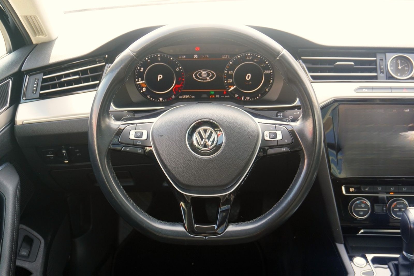 Volkswagen Passat Variant 1.8 TSI DSG Highline LED Navi AHK foto 23