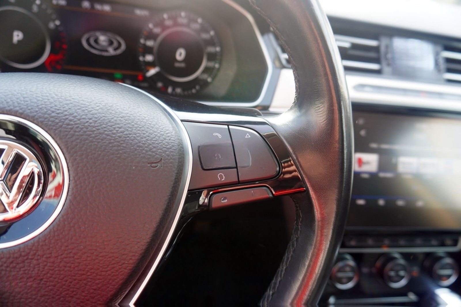 Volkswagen Passat Variant 1.8 TSI DSG Highline LED Navi AHK foto 24