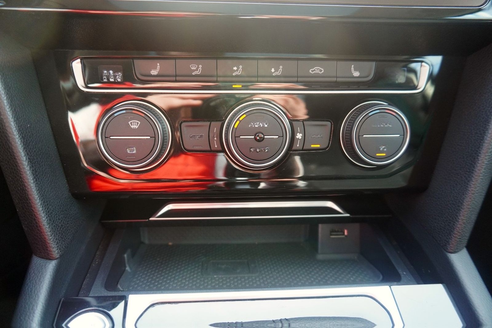 Volkswagen Passat Variant 1.8 TSI DSG Highline LED Navi AHK foto 27