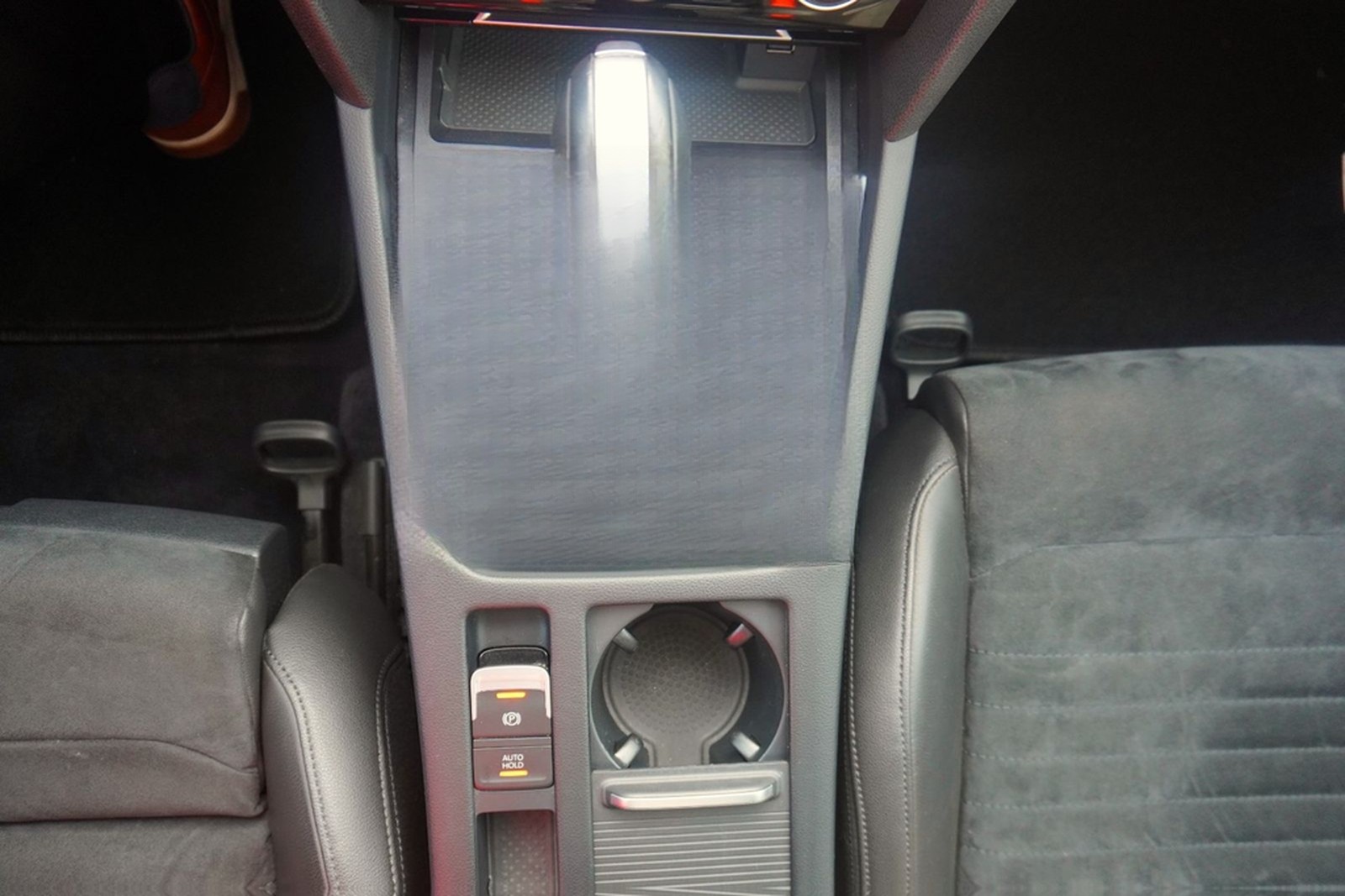Volkswagen Passat Variant 1.8 TSI DSG Highline LED Navi AHK foto 29