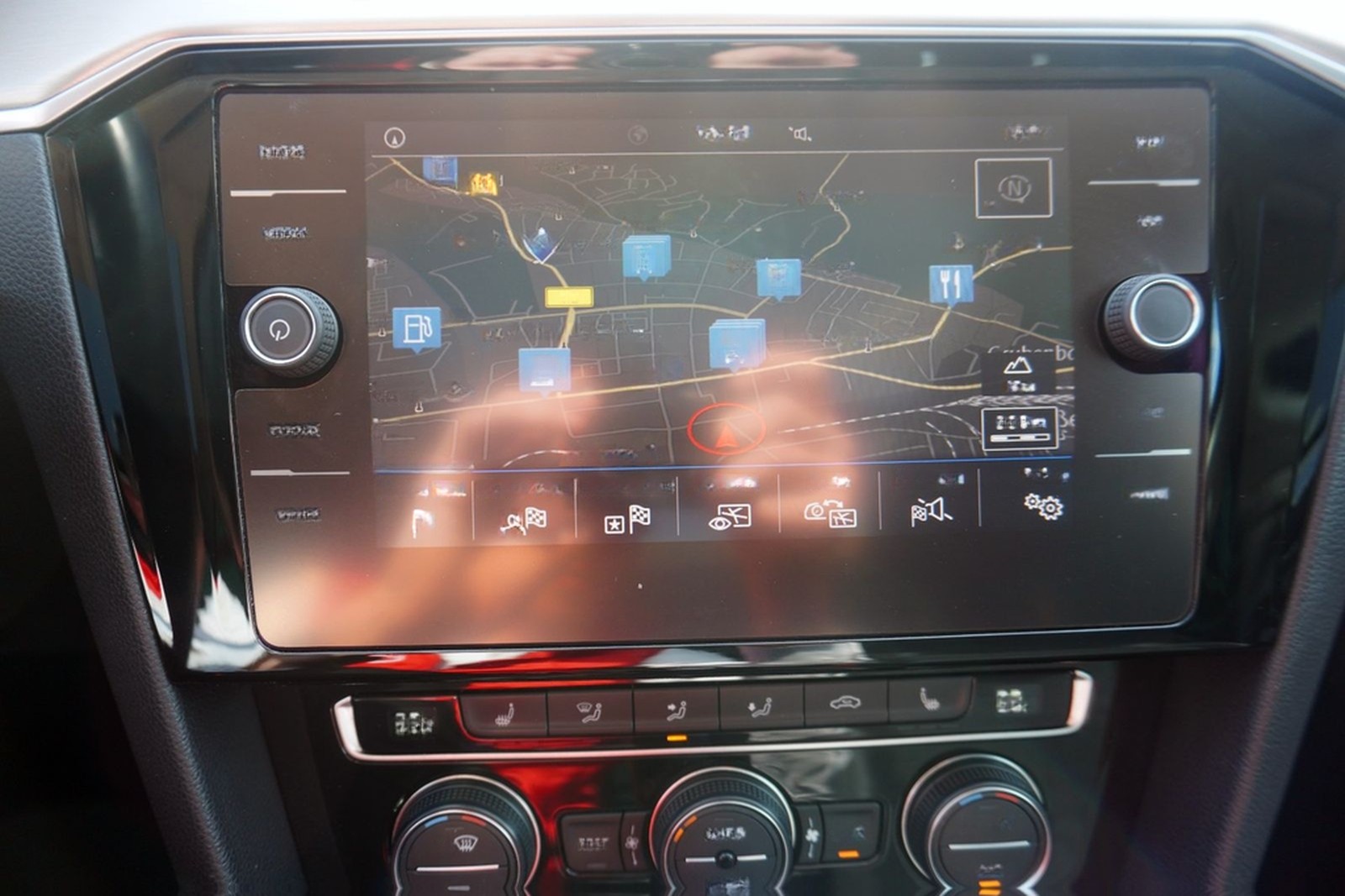 Volkswagen Passat Variant 1.8 TSI DSG Highline LED Navi AHK foto 30