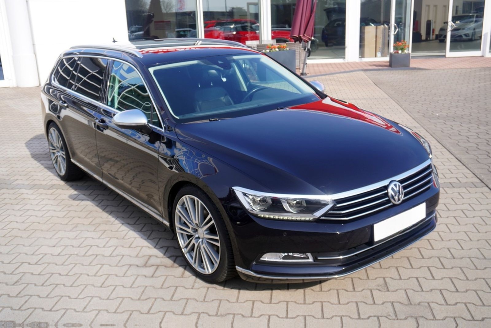 Volkswagen Passat Variant 1.8 TSI DSG Highline LED Navi AHK foto 4