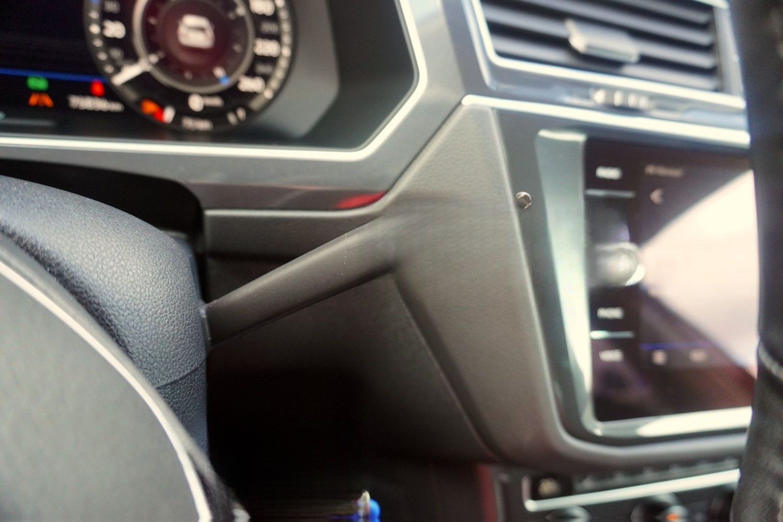 Volkswagen Tiguan 2.0 Sound 4Motion LED Navi ACC Totwinkel foto 16