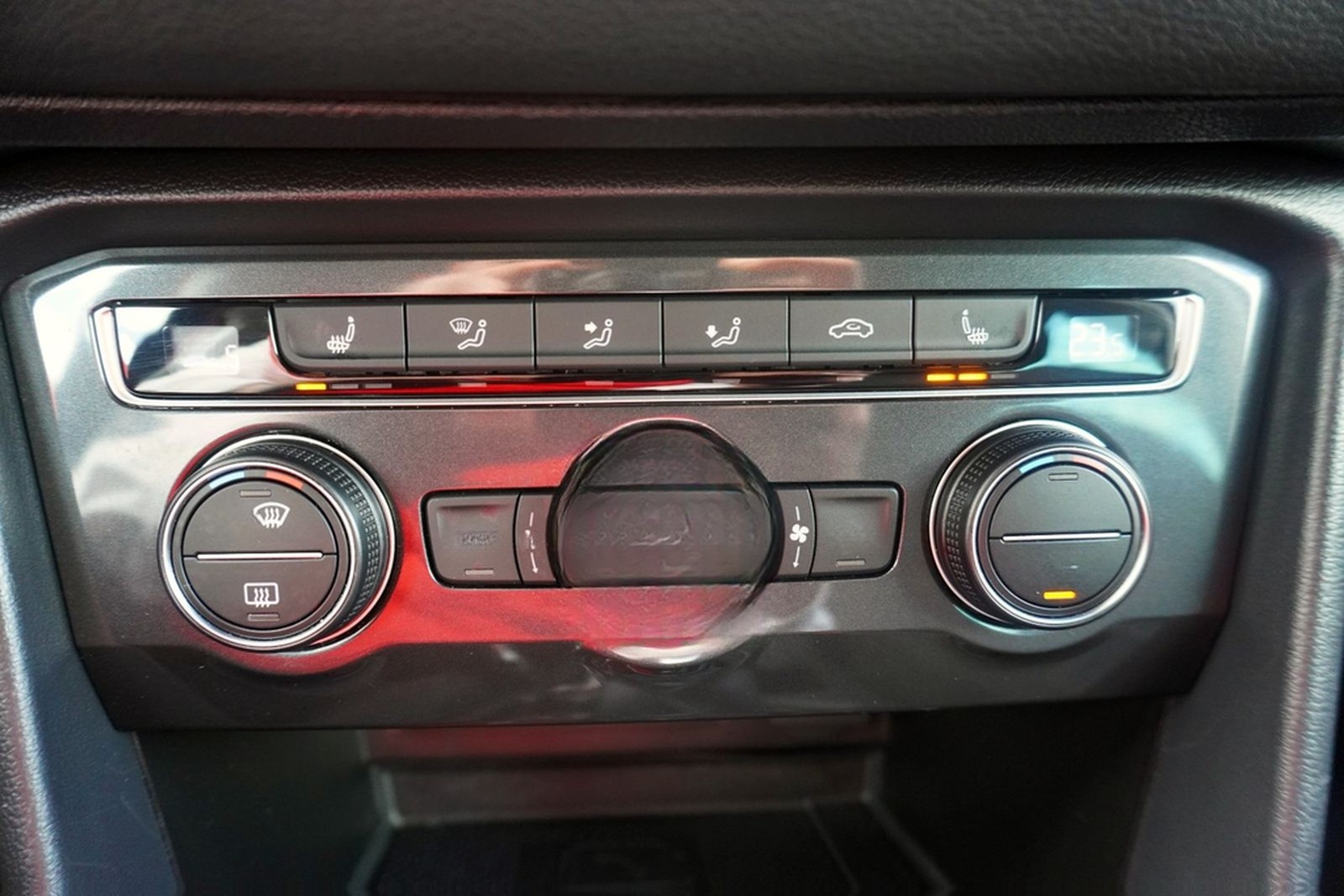 Volkswagen Tiguan 2.0 Sound 4Motion LED Navi ACC Totwinkel foto 22