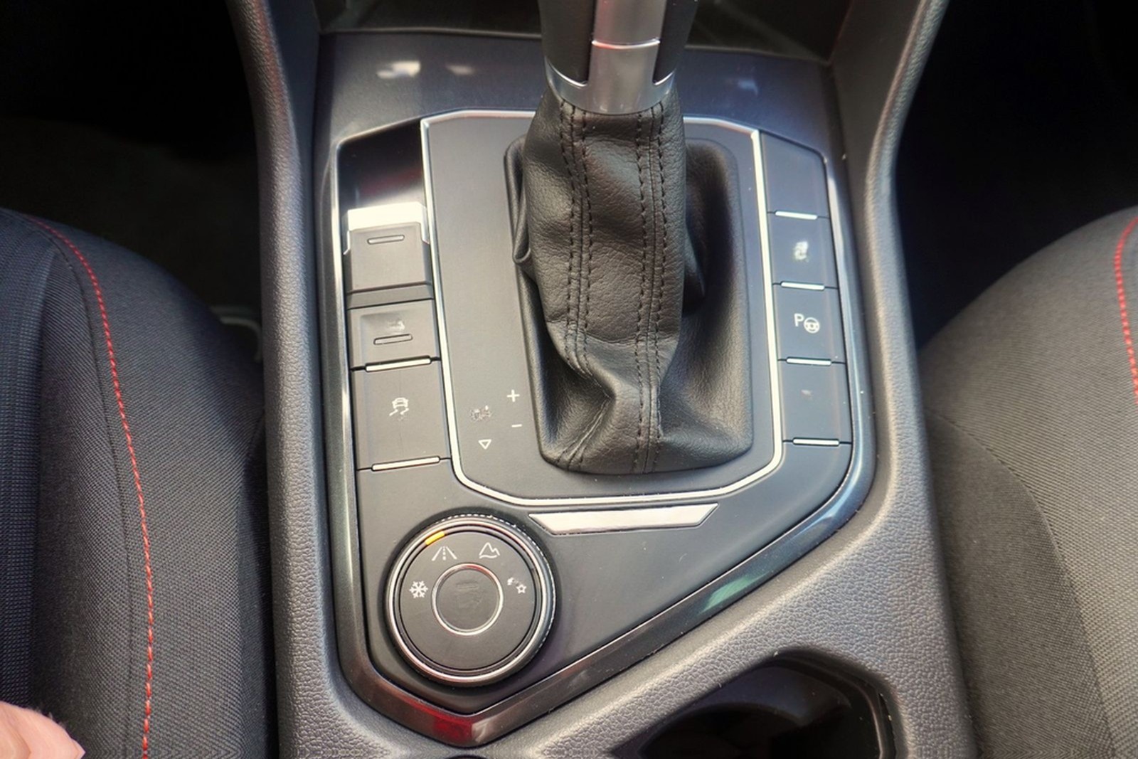 Volkswagen Tiguan 2.0 Sound 4Motion LED Navi ACC Totwinkel foto 23