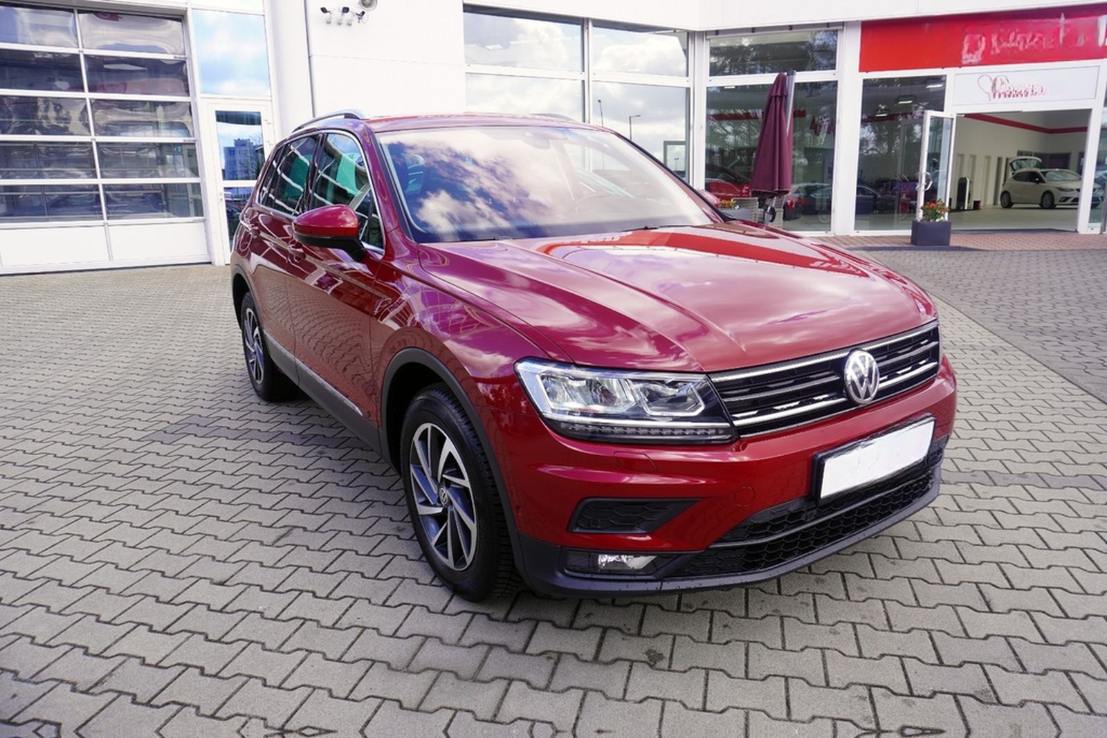 Volkswagen Tiguan 2.0 Sound 4Motion LED Navi ACC Totwinkel foto 4