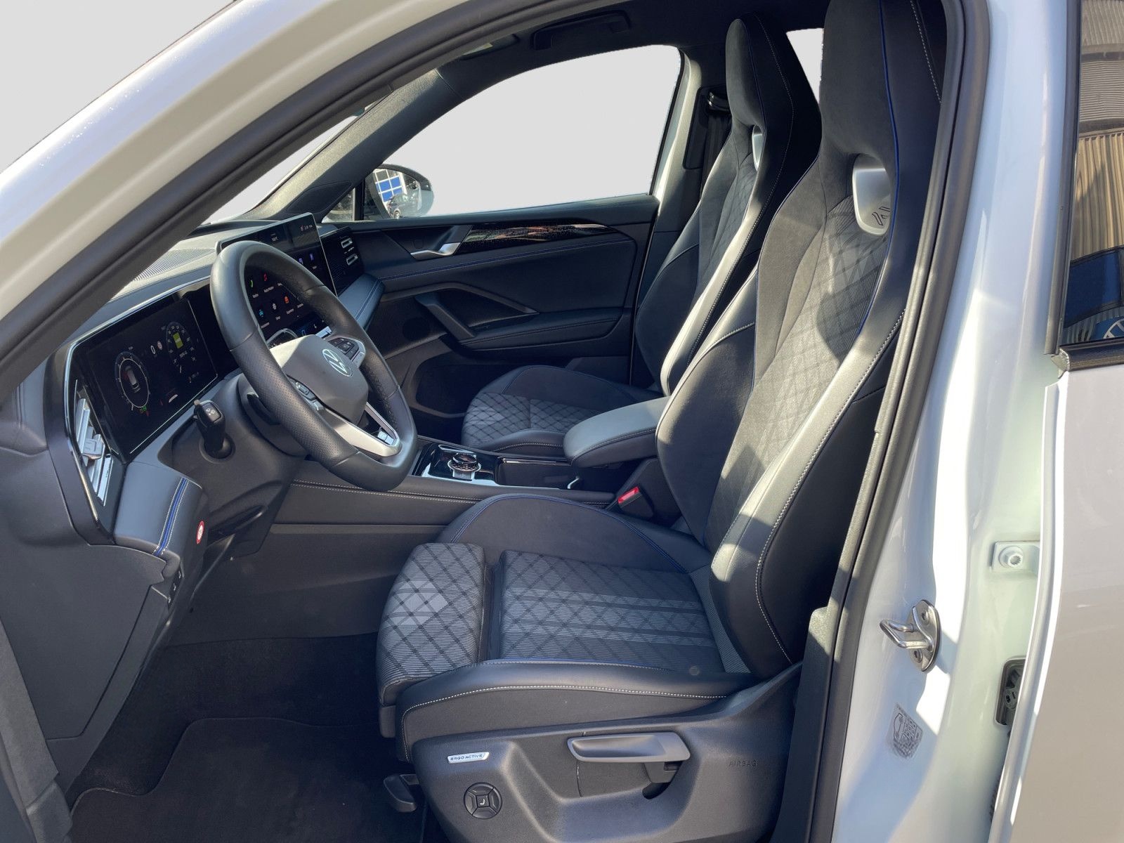 Volkswagen Tiguan 1.5eTSI DSG R-Line Black Style 360° AHK foto 15