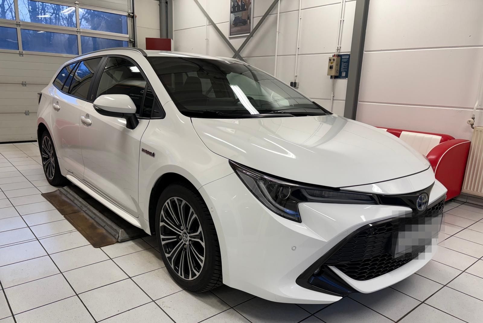 Toyota Corolla Touring Sports Hybrid Team D foto 2