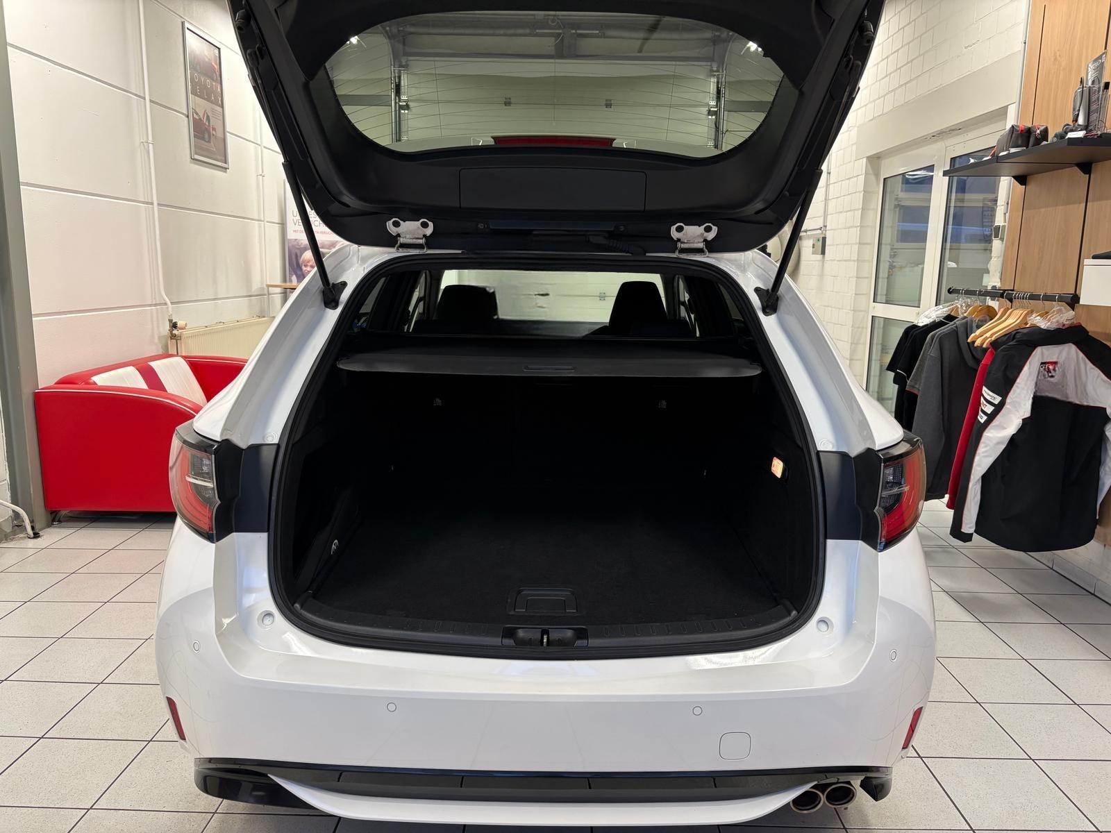 Toyota Corolla Touring Sports Hybrid Team D foto 9