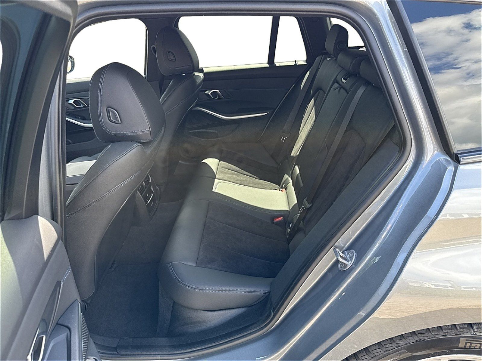 BMW 320d xDrive Touring AHK 360° HEAD-UP RFK HIFI BT foto 15